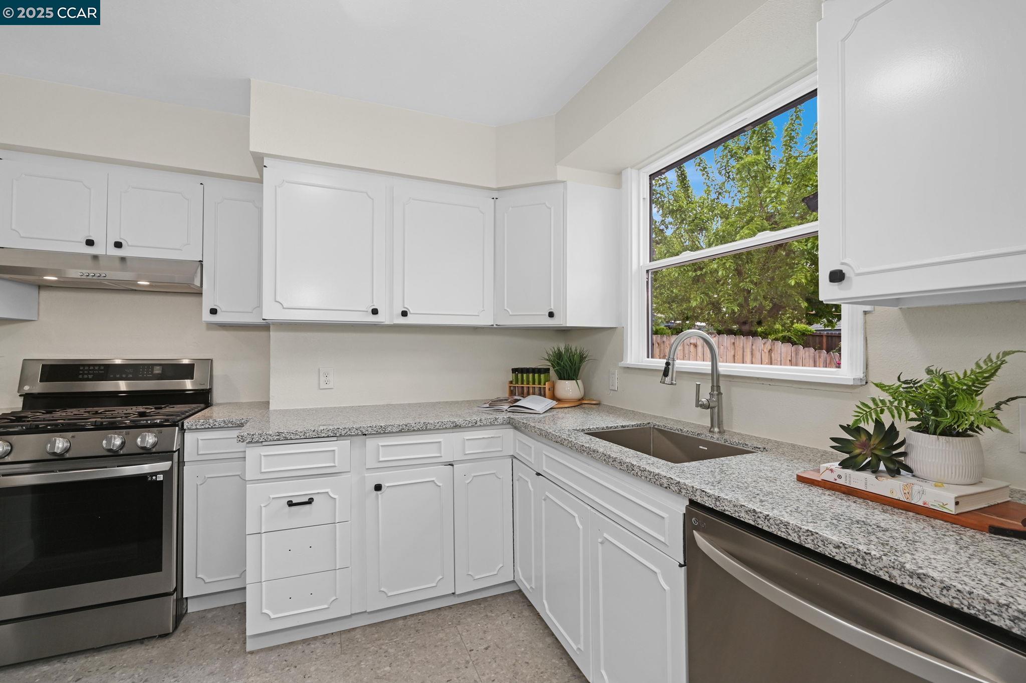 2272 Acacia Dr