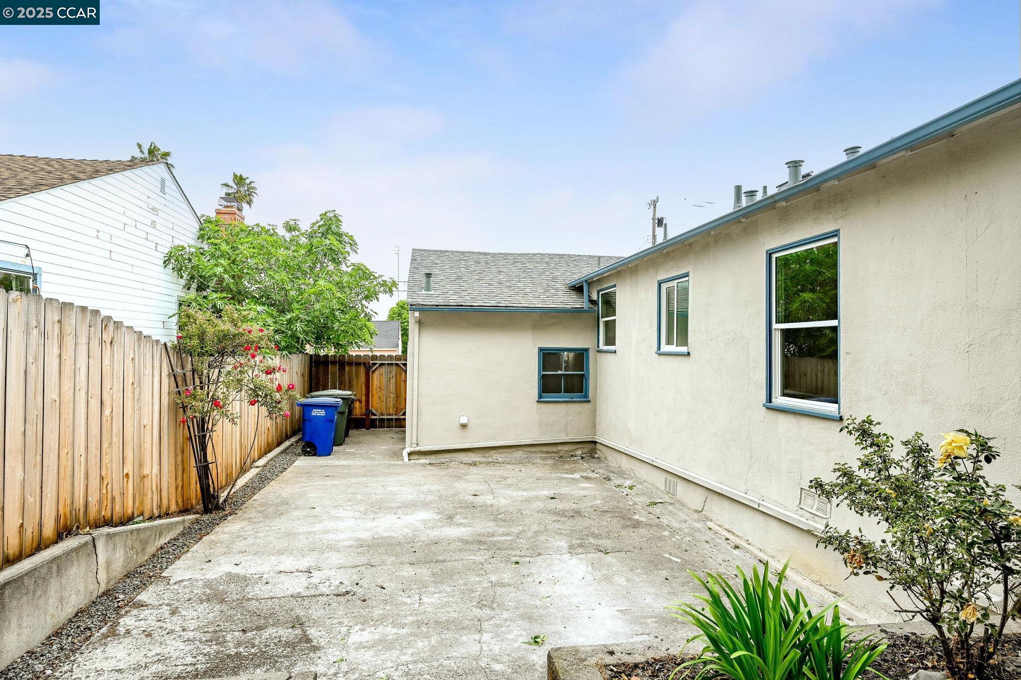 2272 Acacia Dr