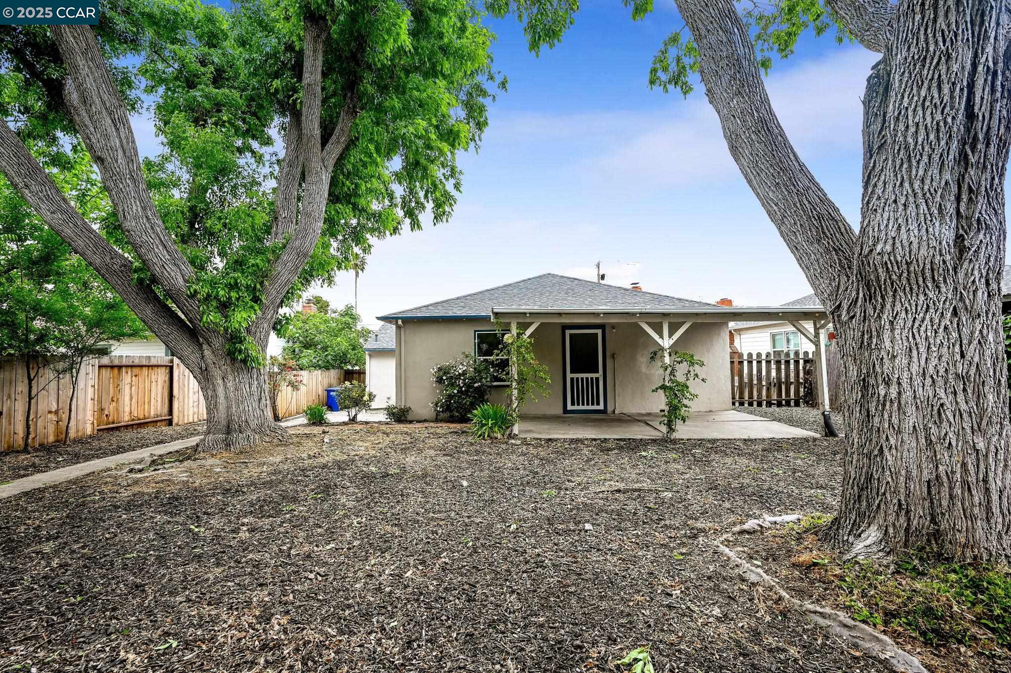 2272 Acacia Dr