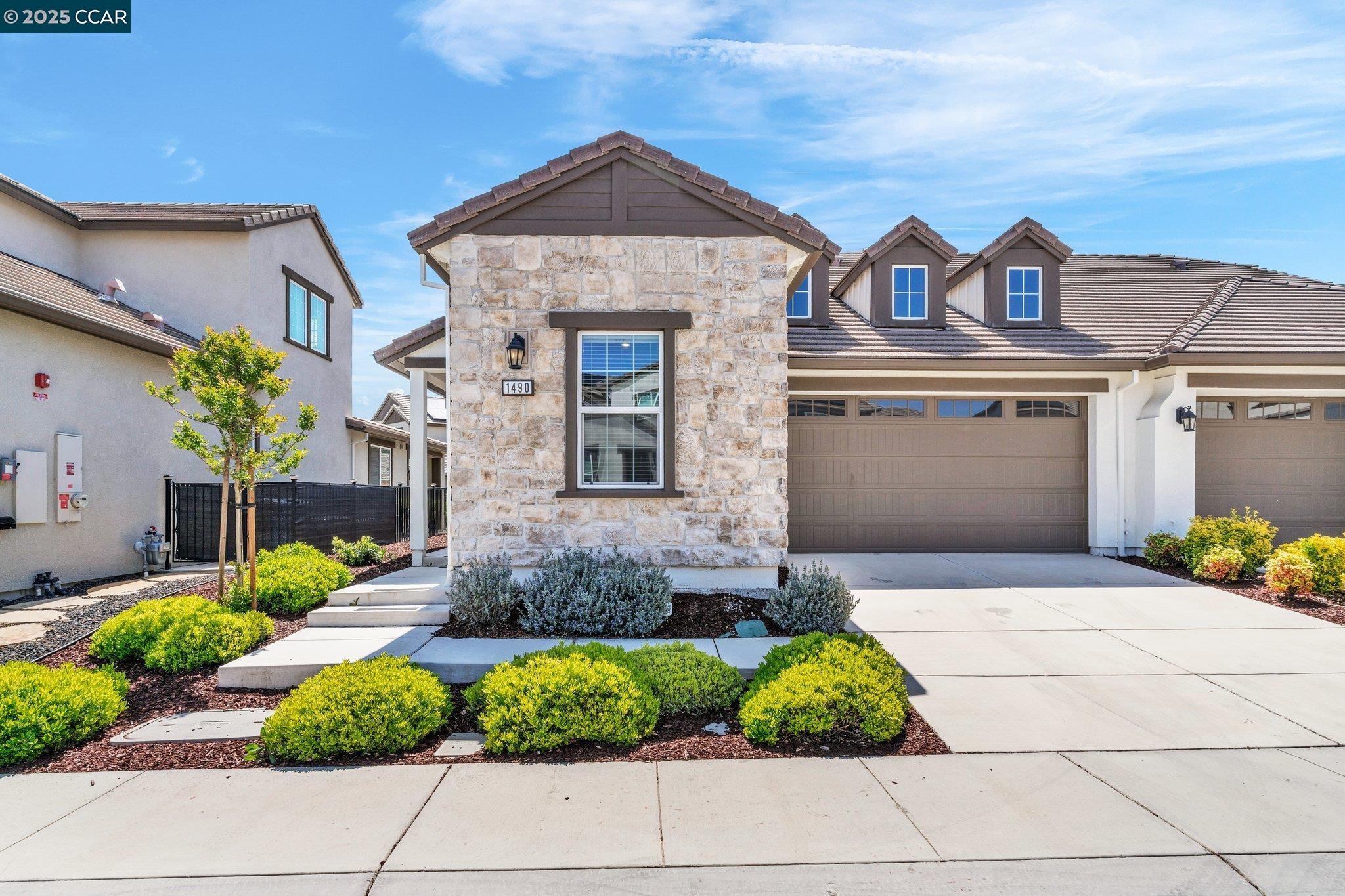 1490 Santorini St