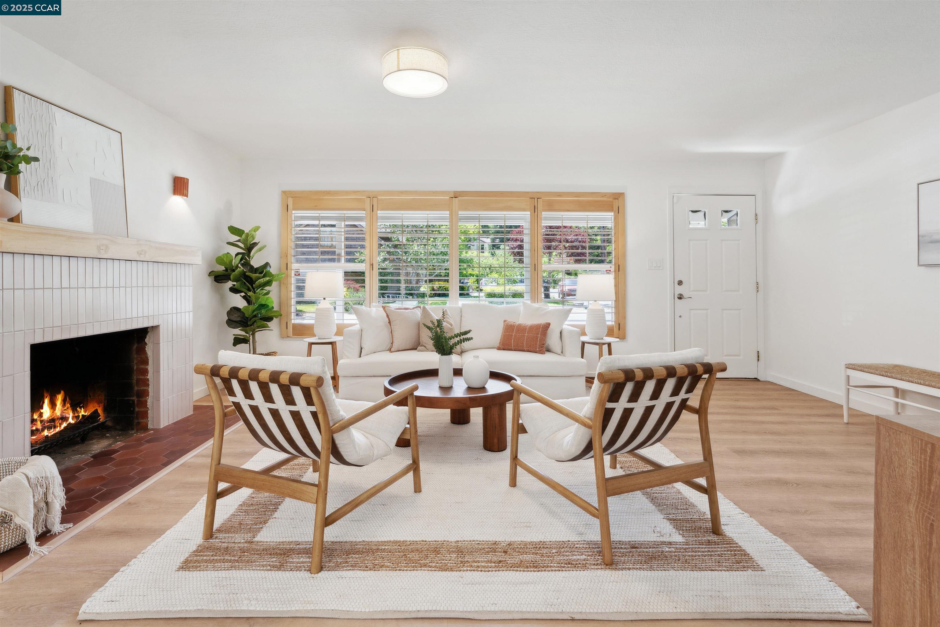 3776 Mosswood Dr