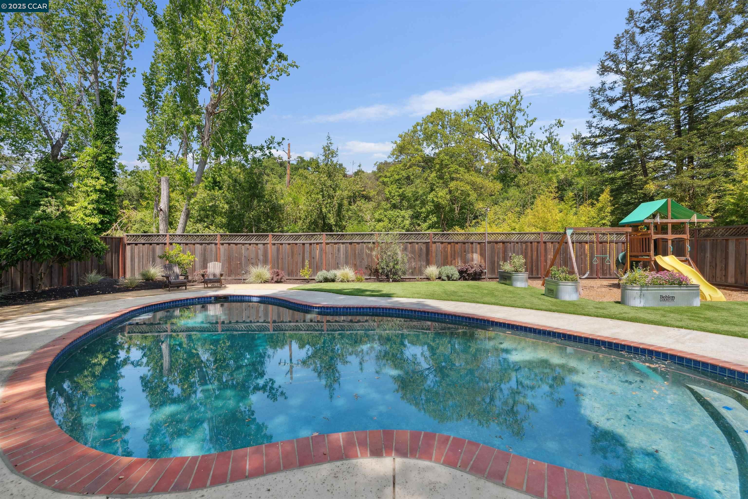 3776 Mosswood Dr
