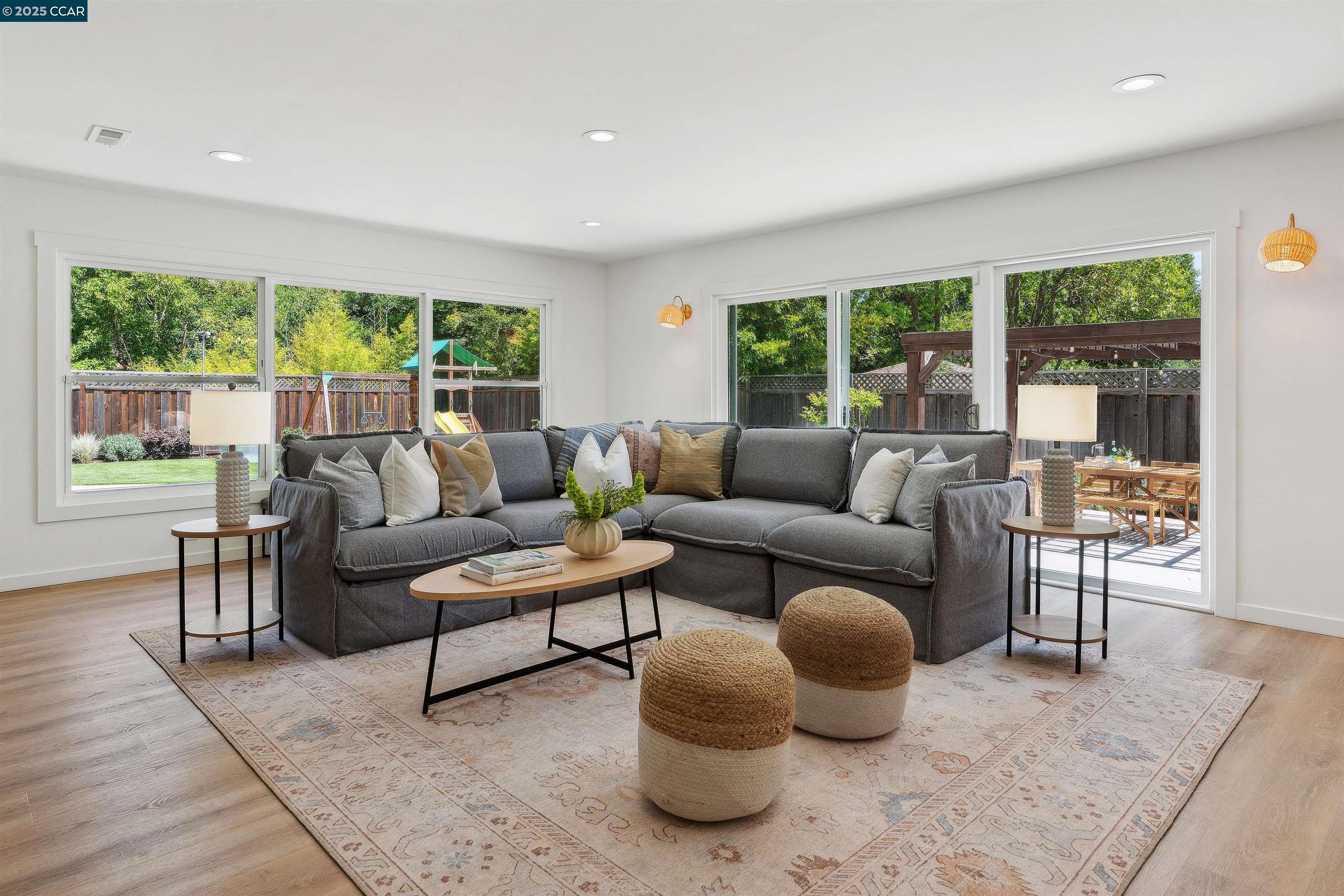 3776 Mosswood Dr