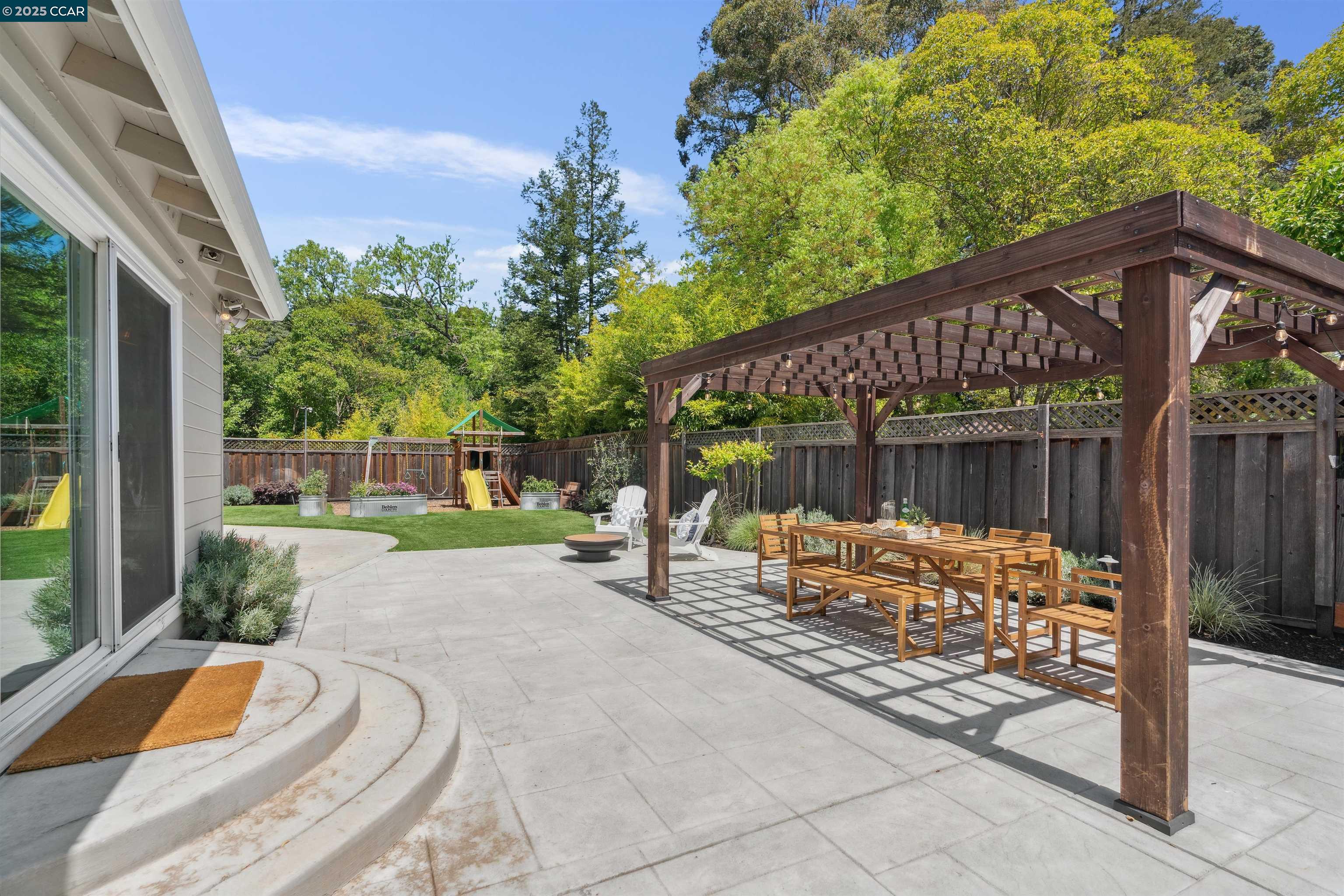 3776 Mosswood Dr