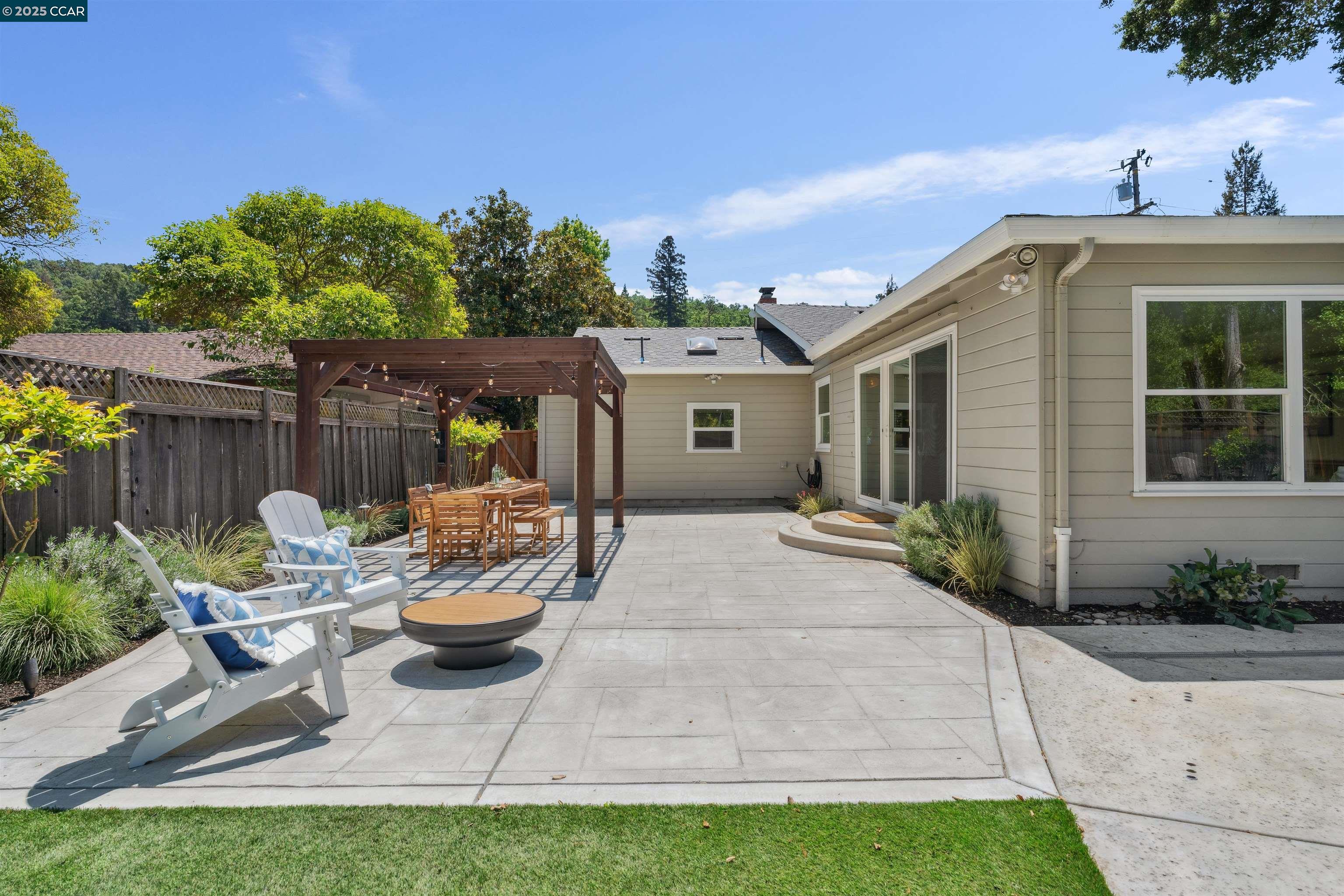 3776 Mosswood Dr