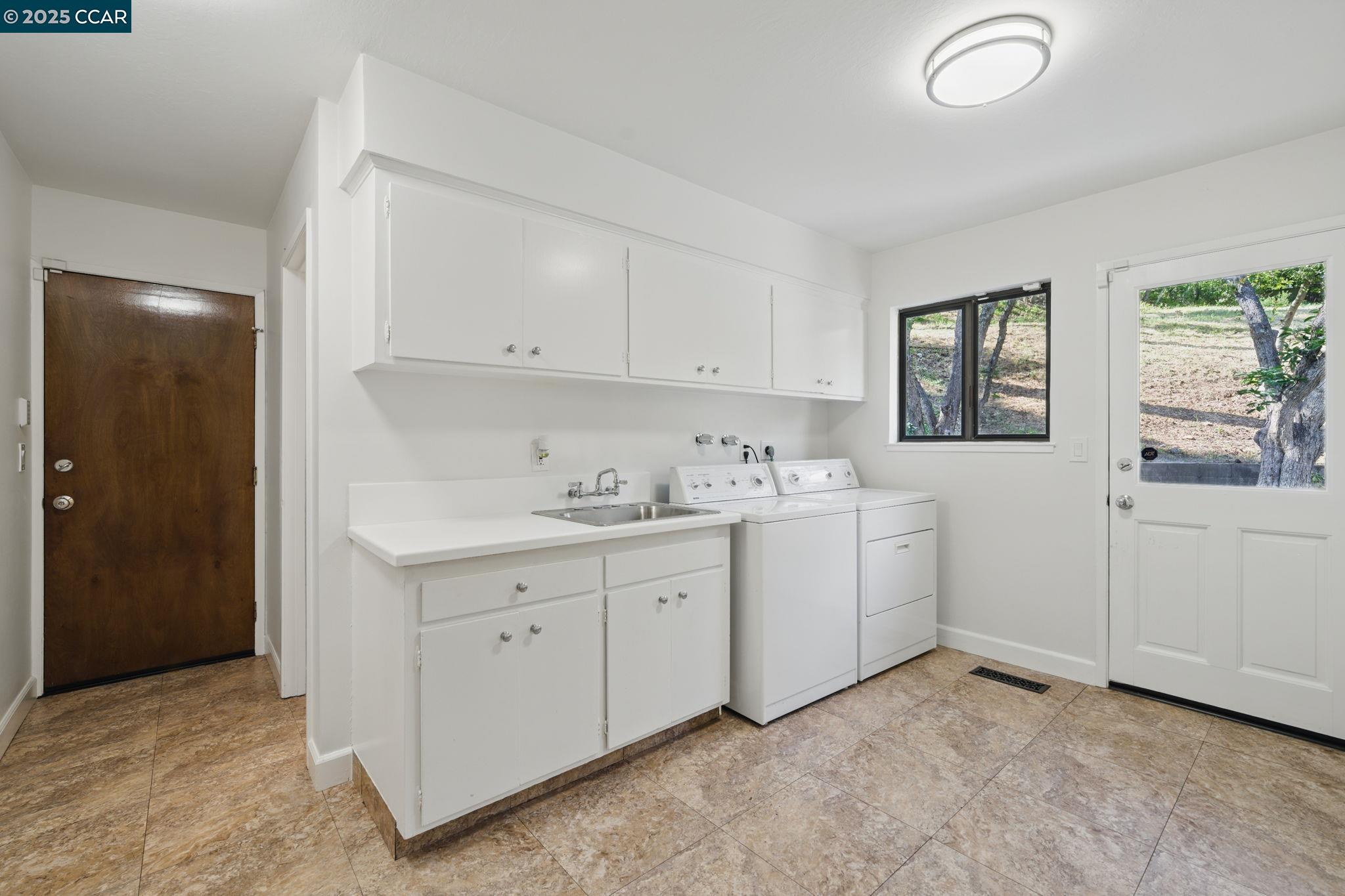 3938 Los Arabis Dr