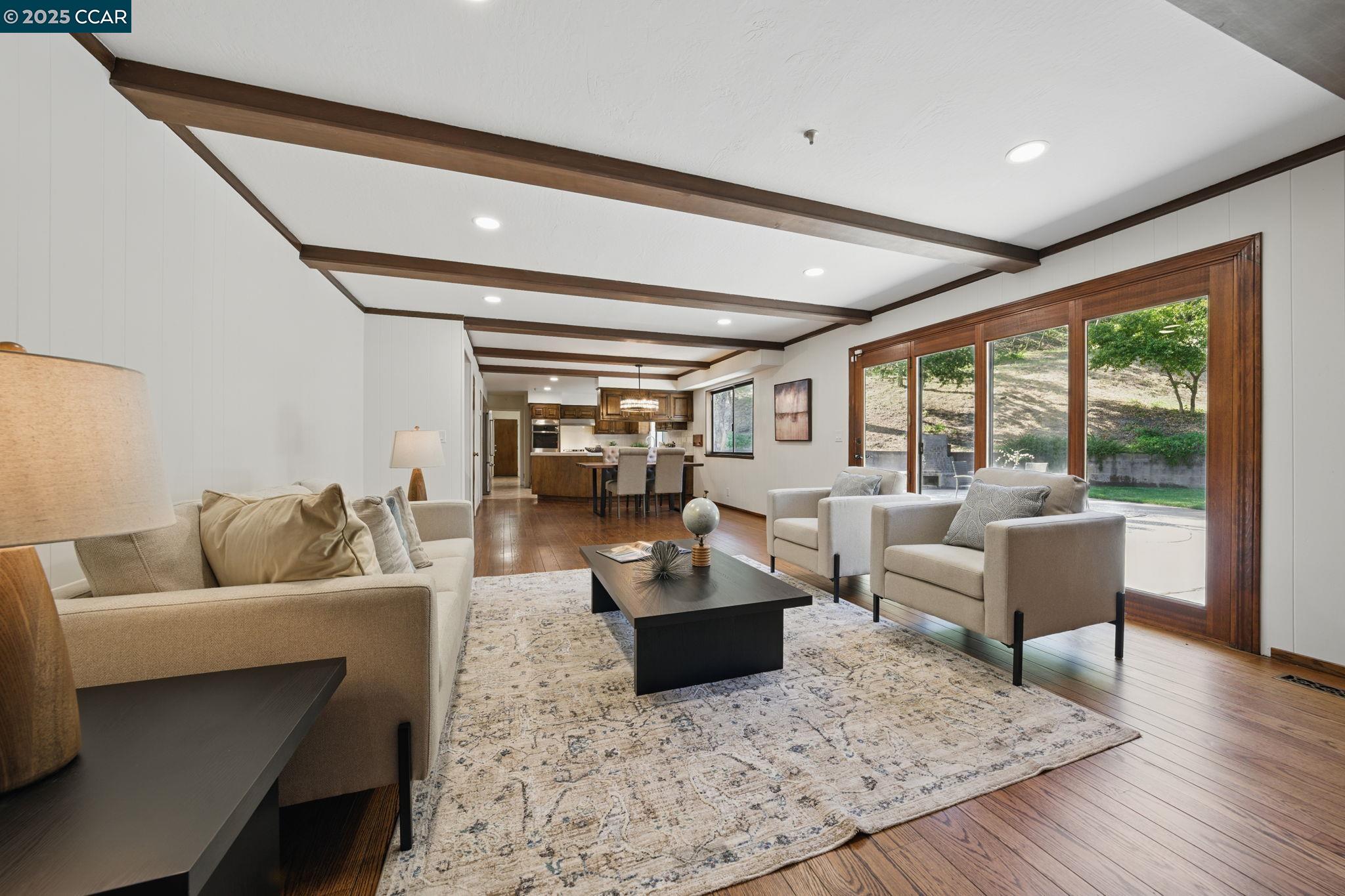 3938 Los Arabis Dr