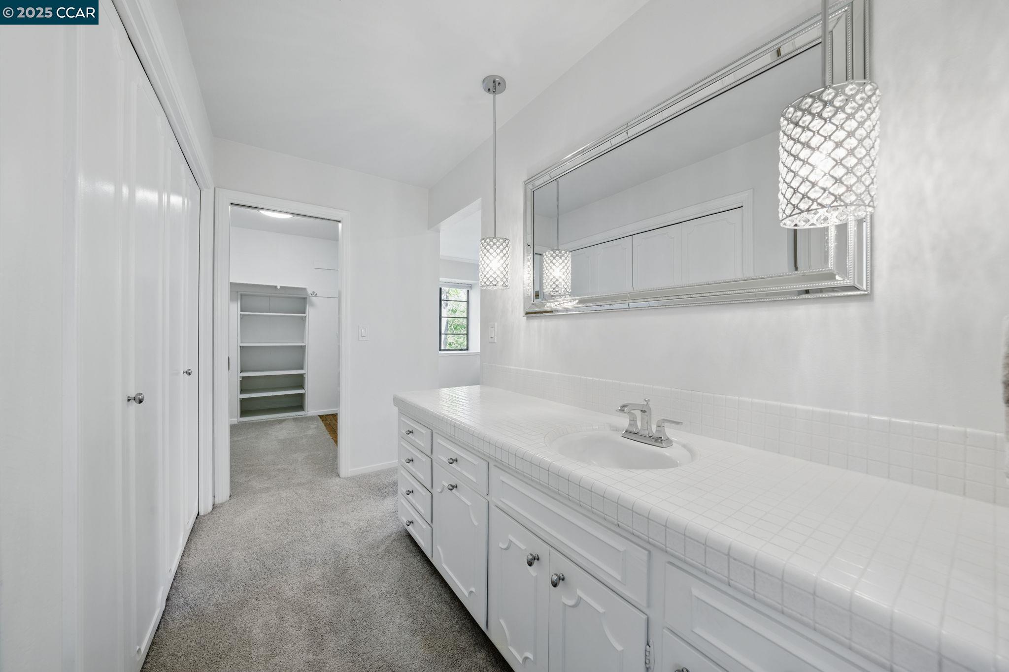 3938 Los Arabis Dr
