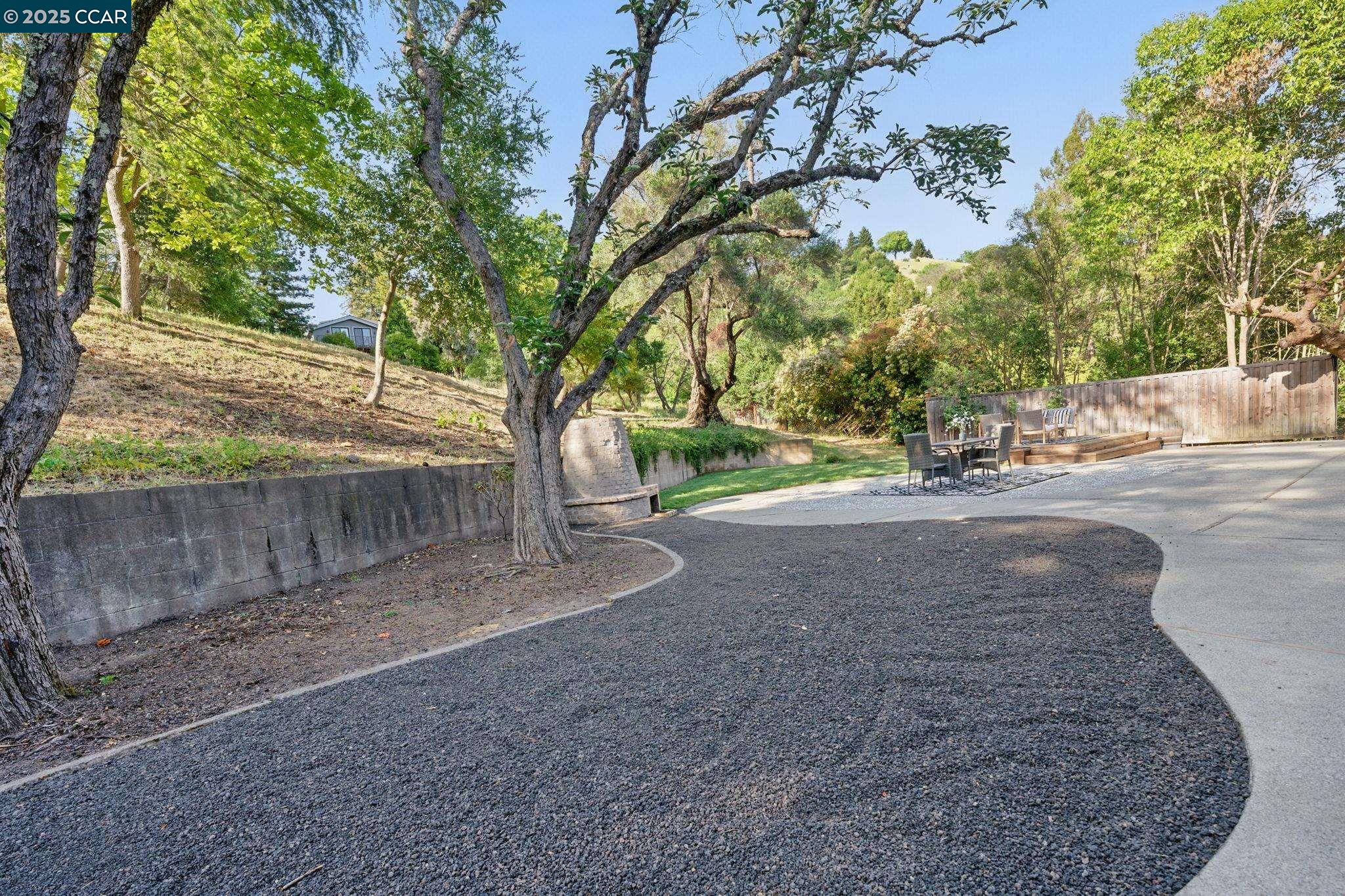 3938 Los Arabis Dr