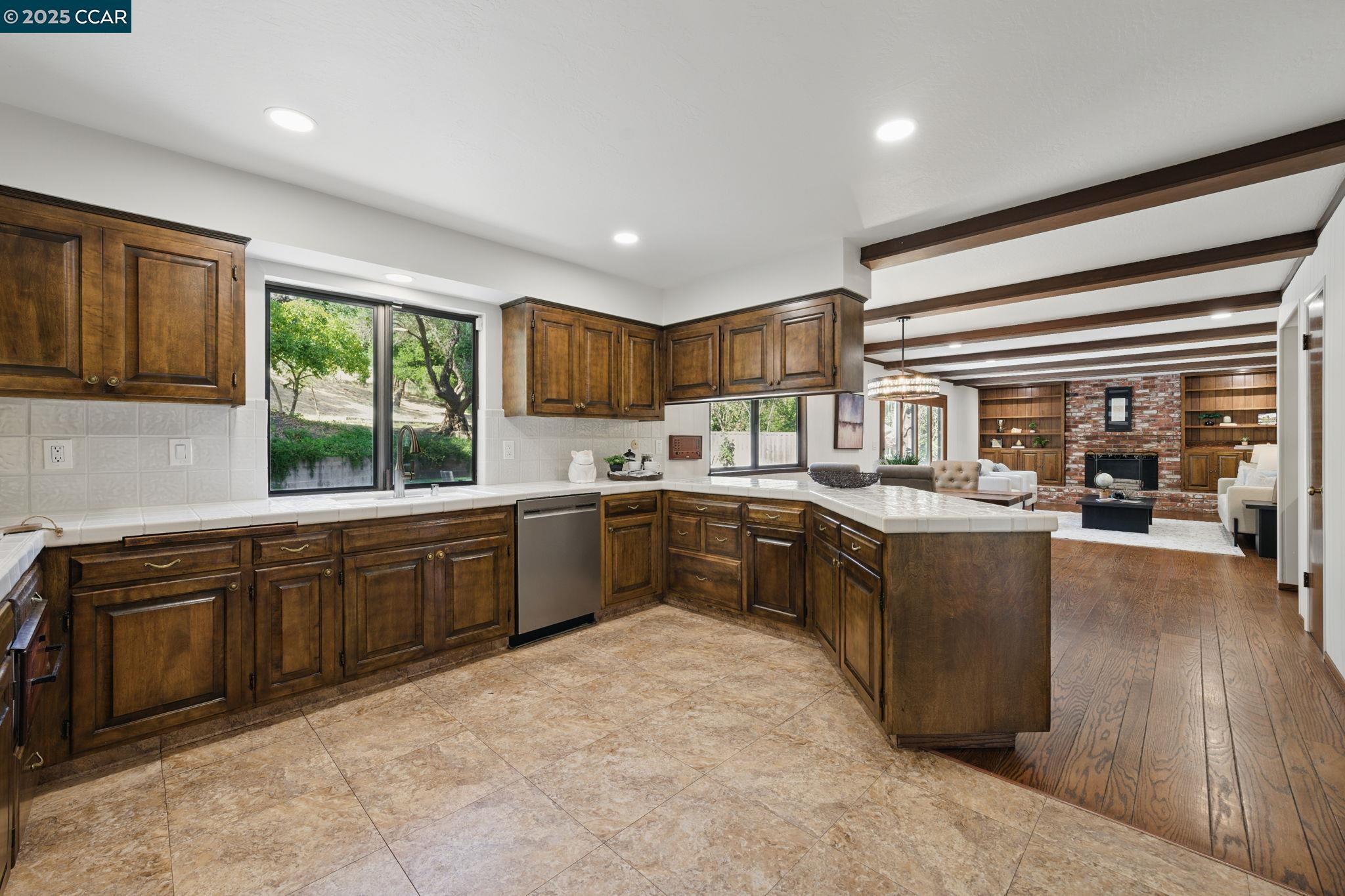 3938 Los Arabis Dr