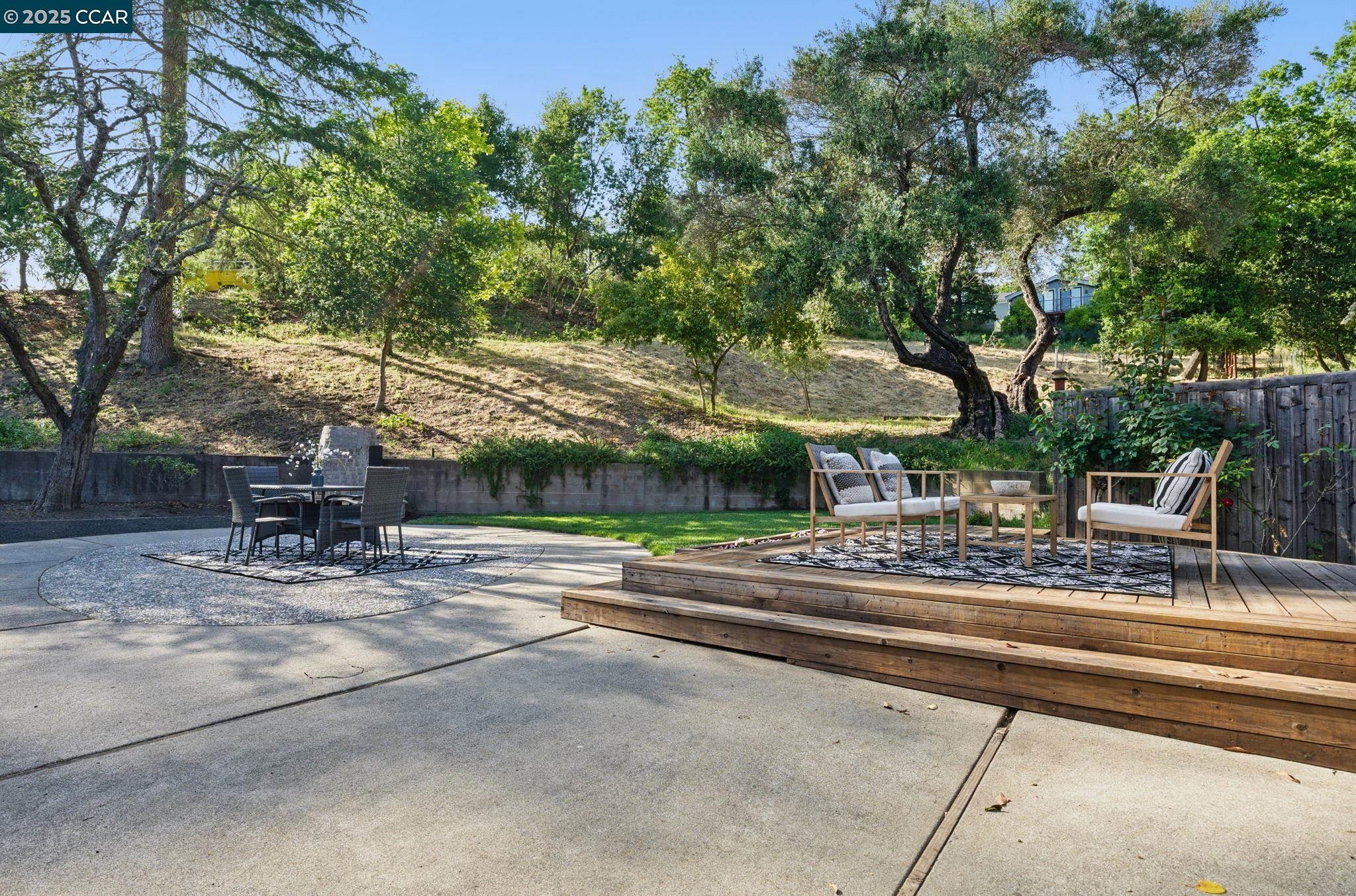 3938 Los Arabis Dr