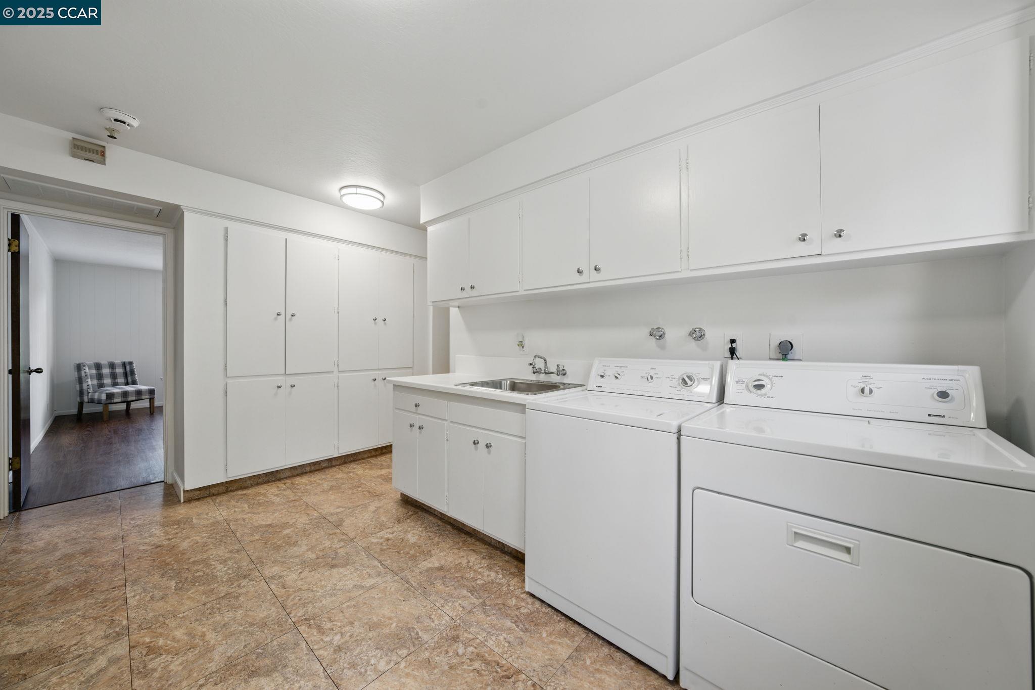 3938 Los Arabis Dr