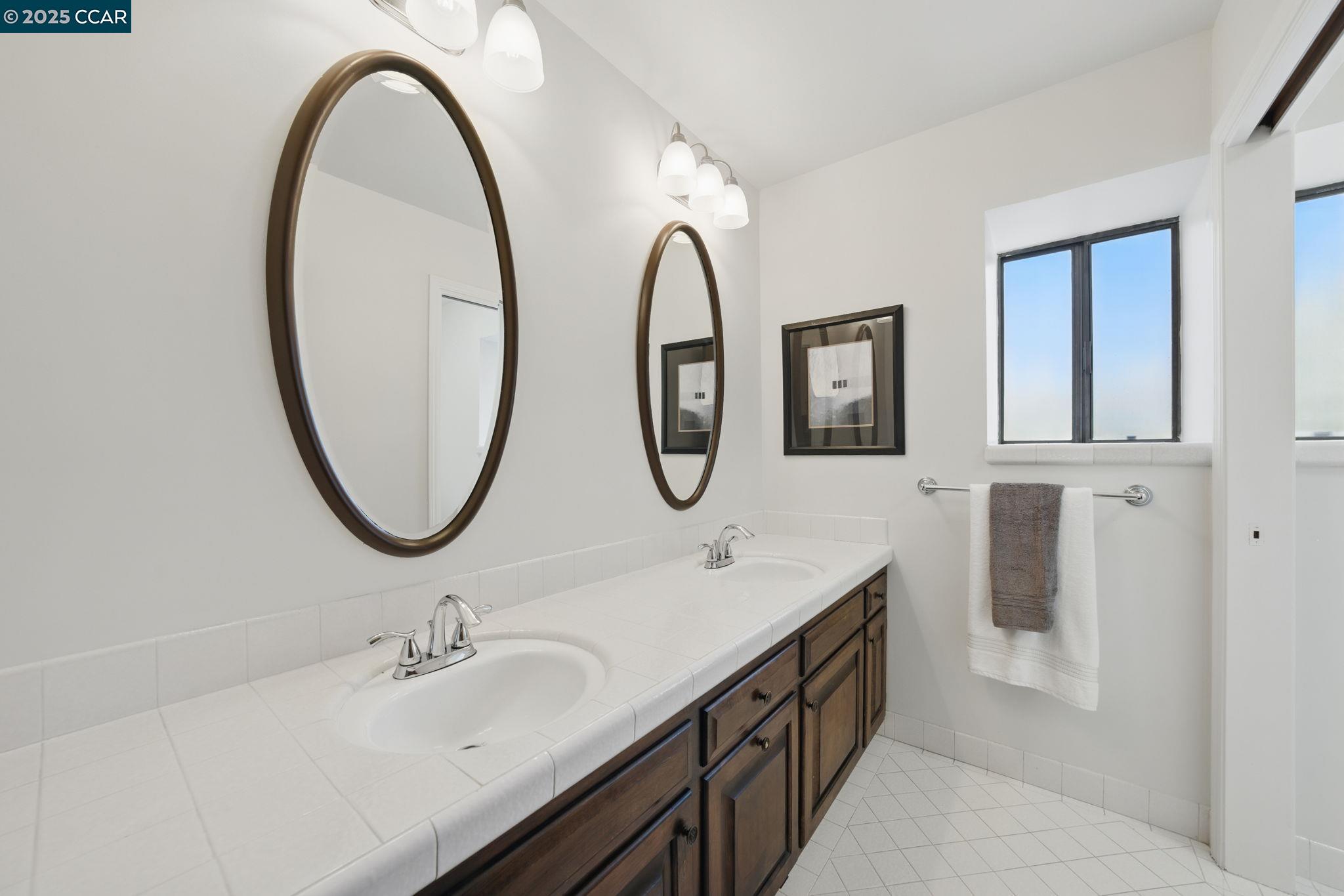 3938 Los Arabis Dr