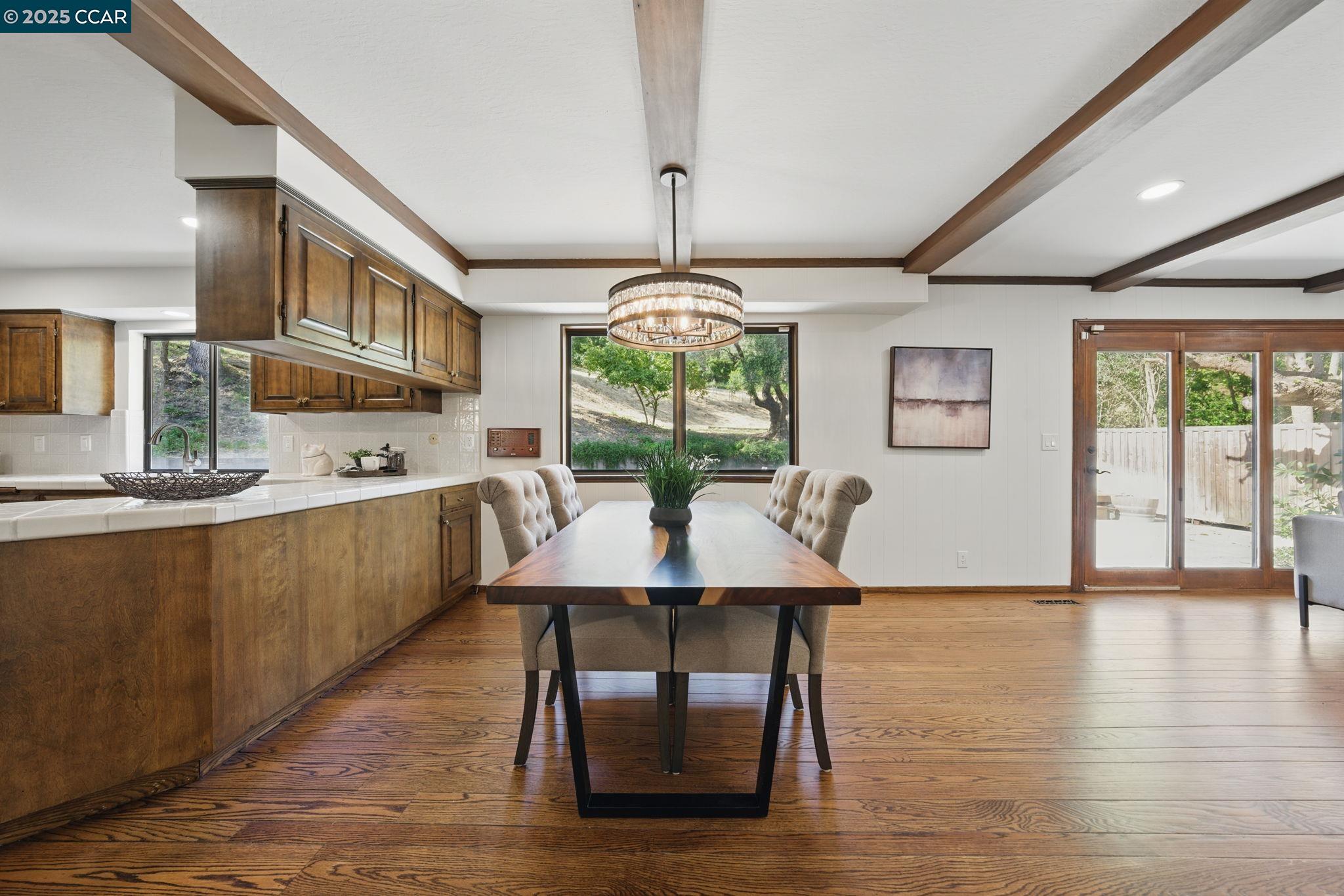 3938 Los Arabis Dr
