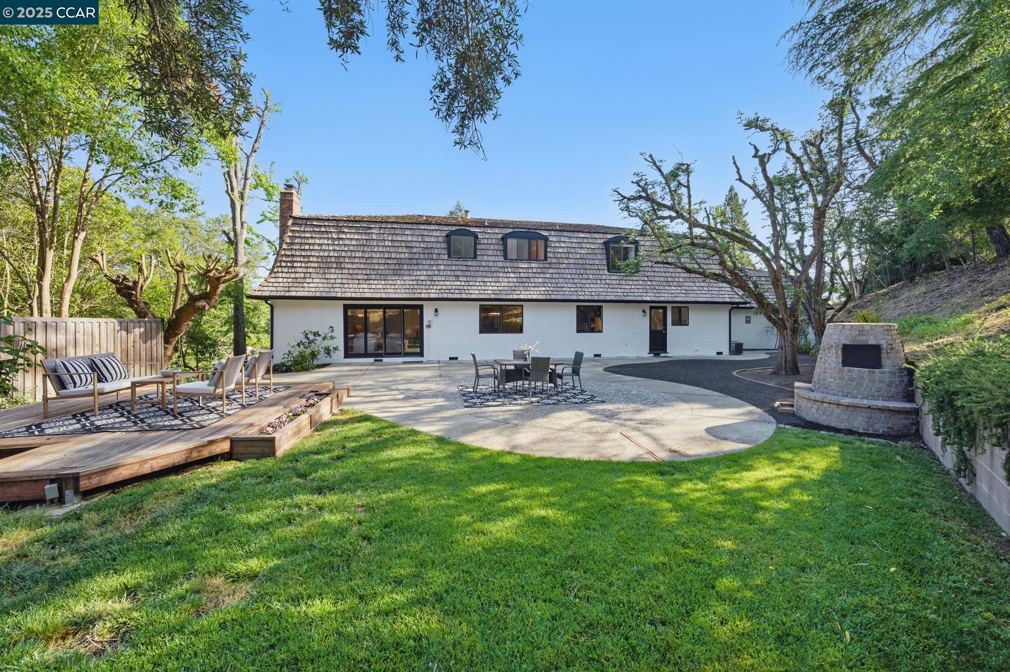 3938 Los Arabis Dr