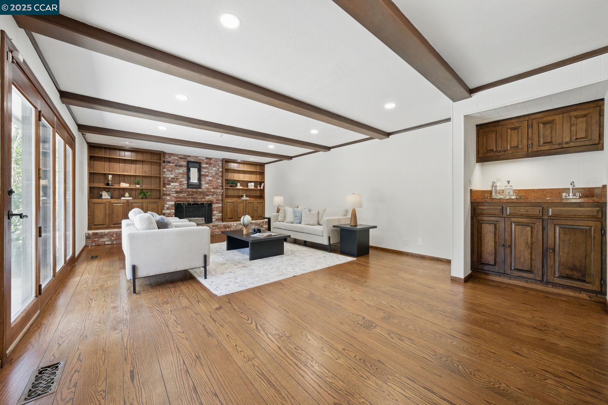 3938 Los Arabis Dr