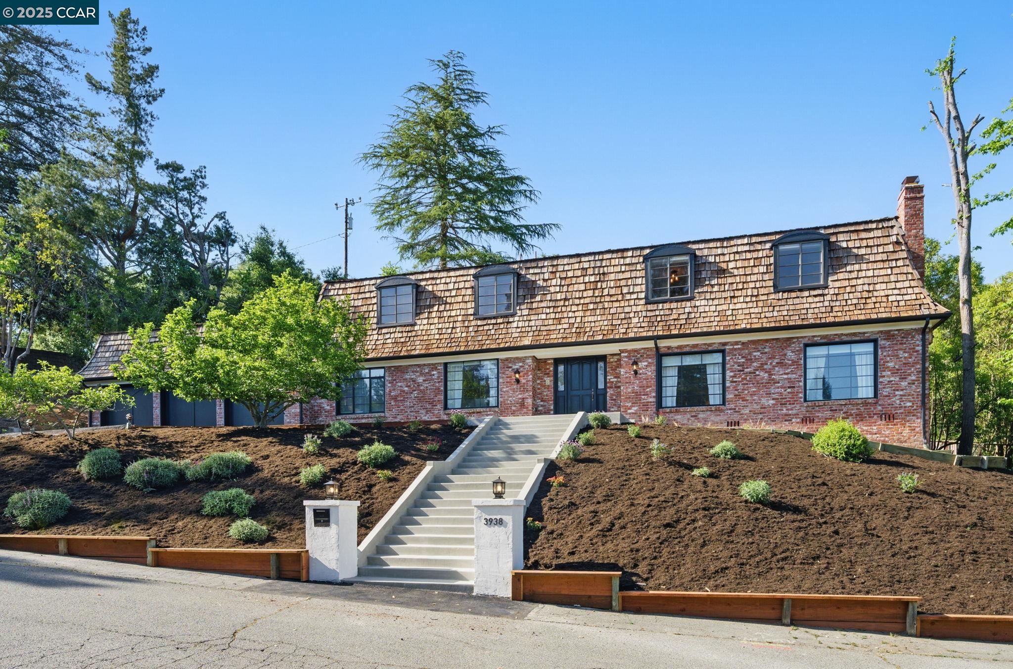 3938 Los Arabis Dr