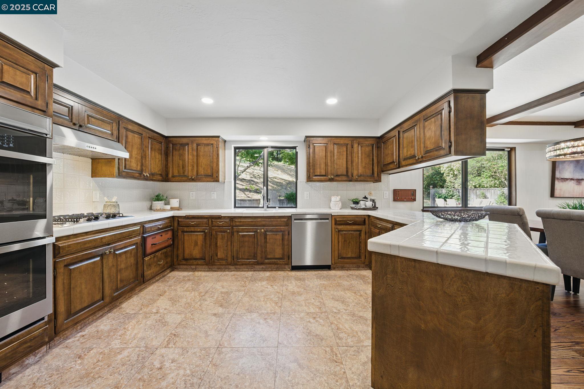 3938 Los Arabis Dr