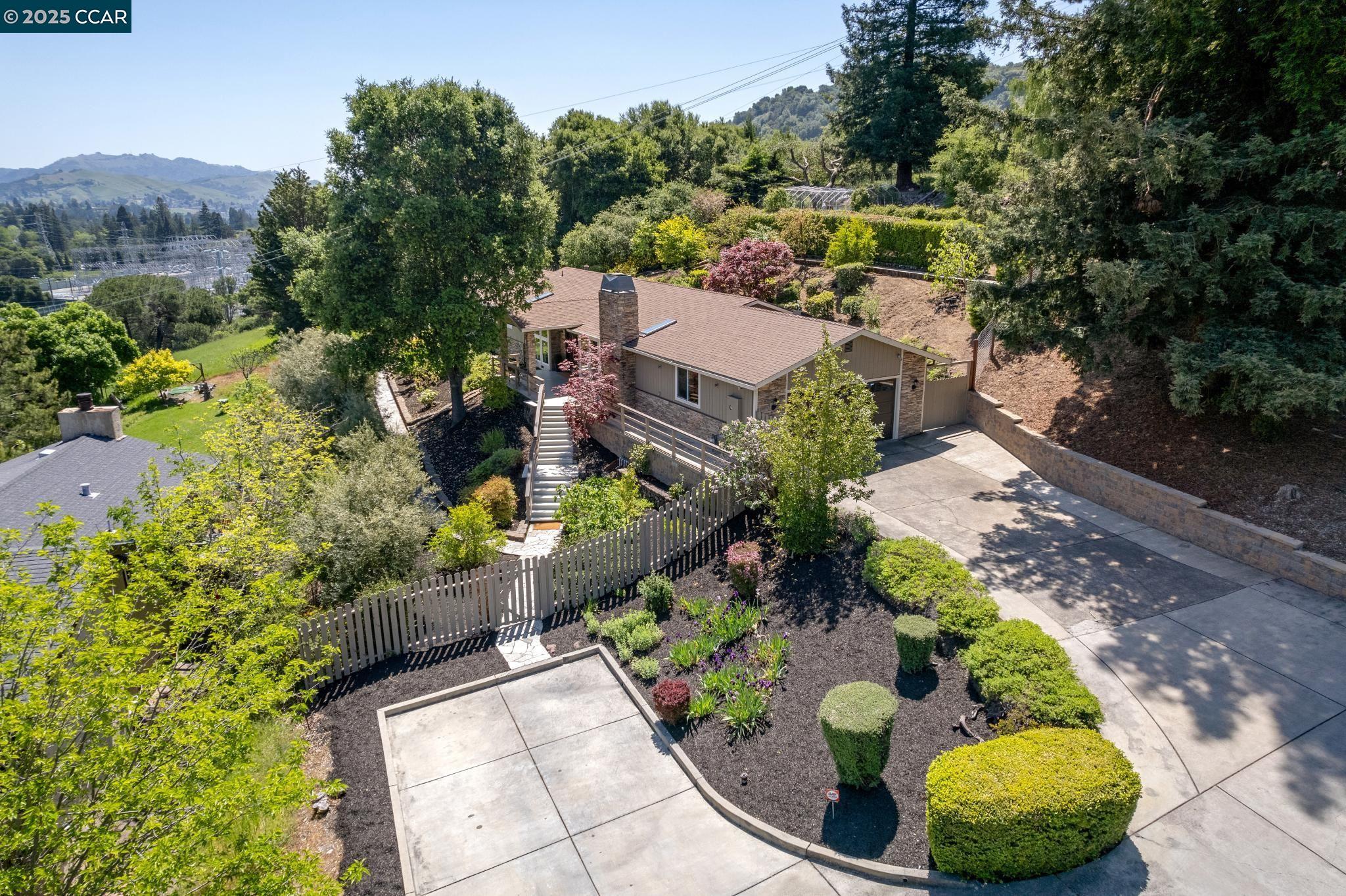 70 Lost Valley Dr