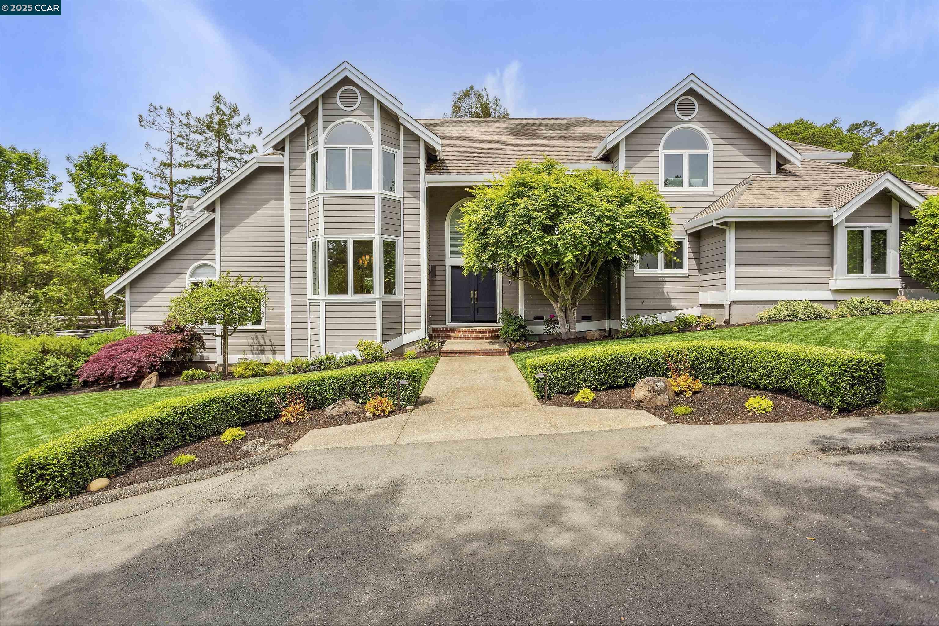 5 Pine Tree Ln
