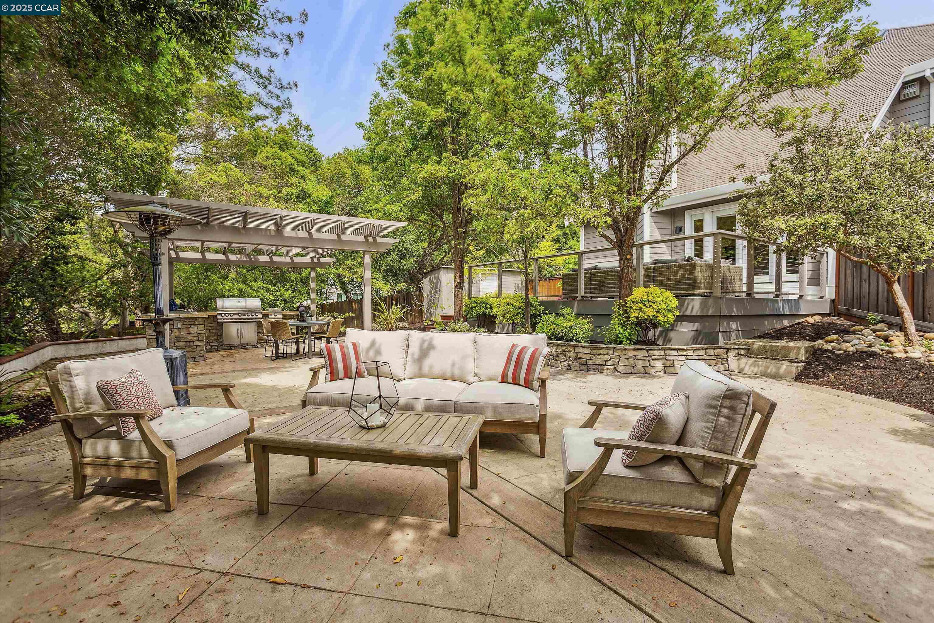 5 Pine Tree Ln