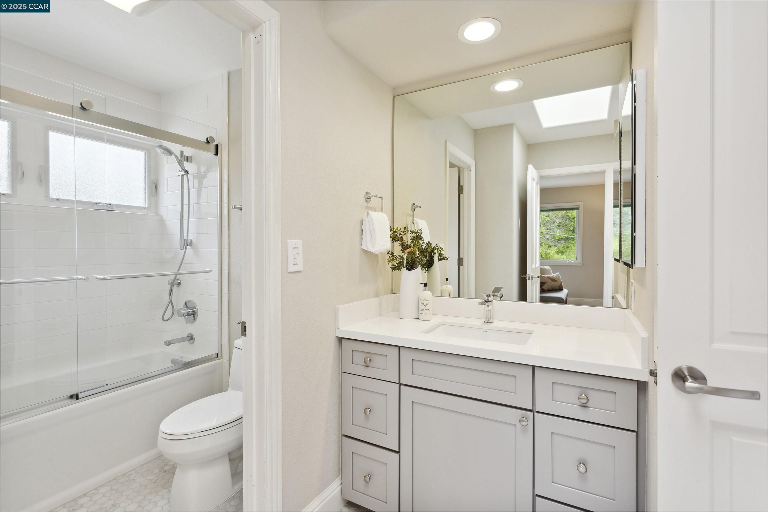 5 Pine Tree Ln