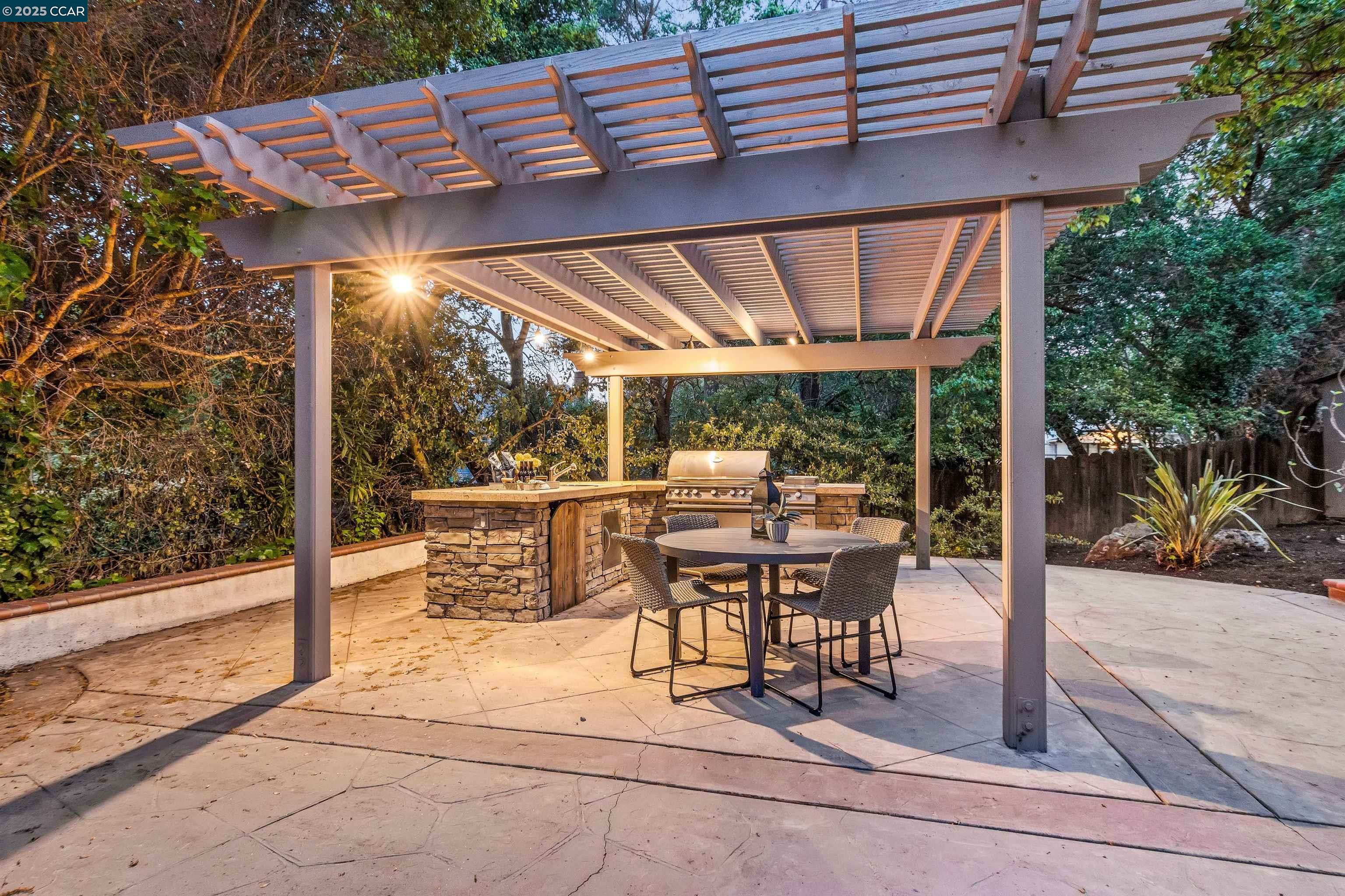 5 Pine Tree Ln