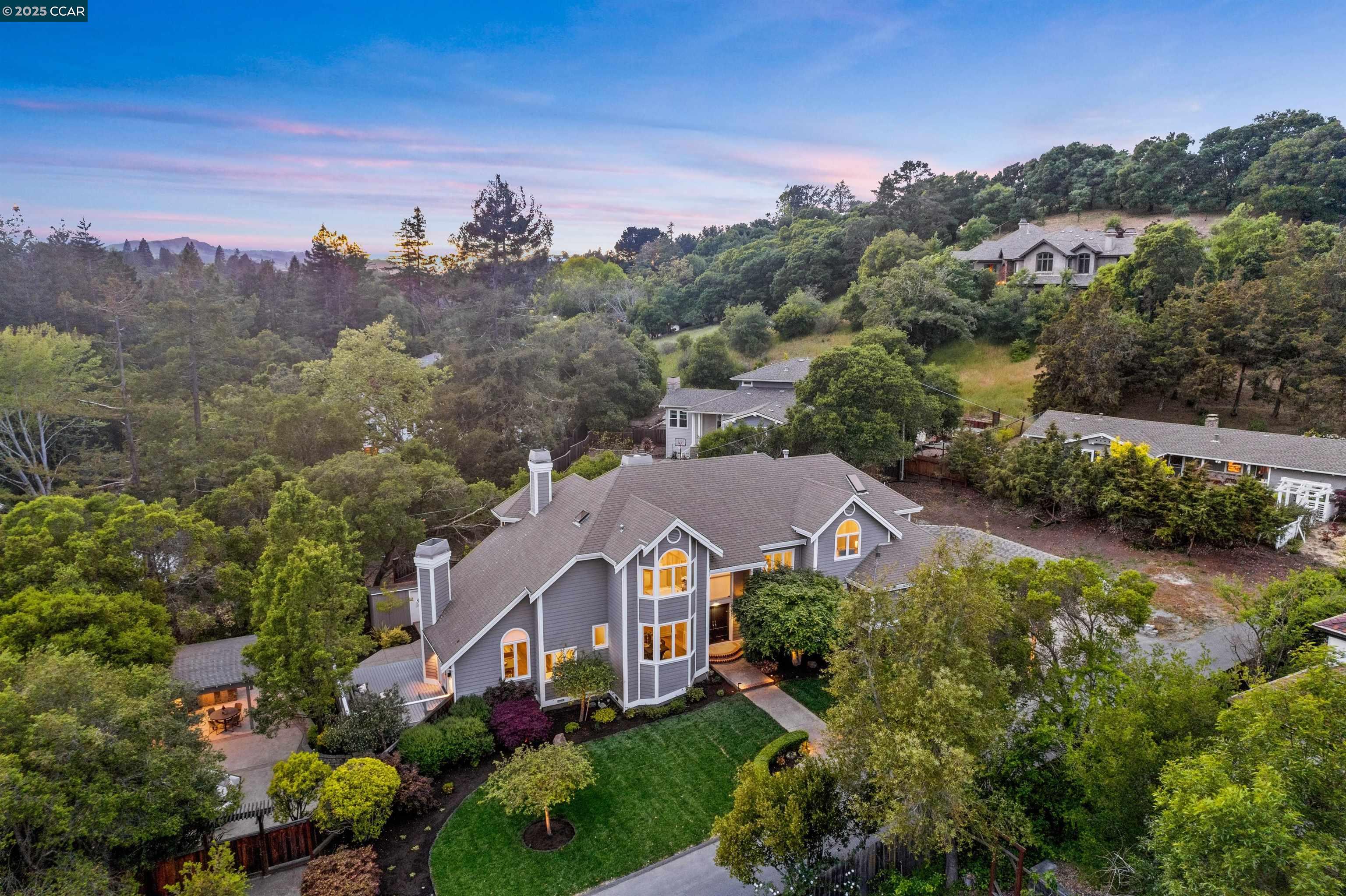 5 Pine Tree Ln