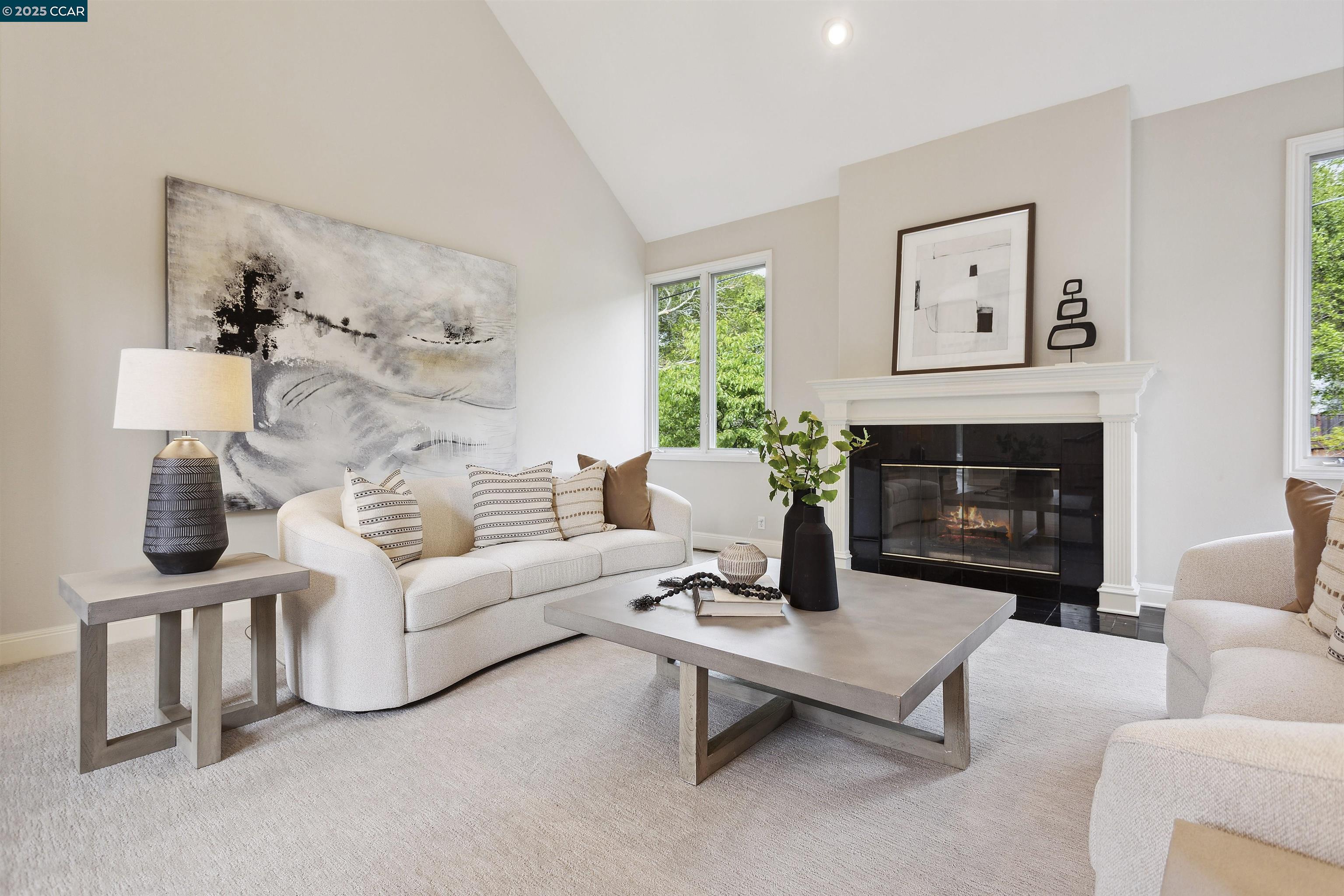 5 Pine Tree Ln