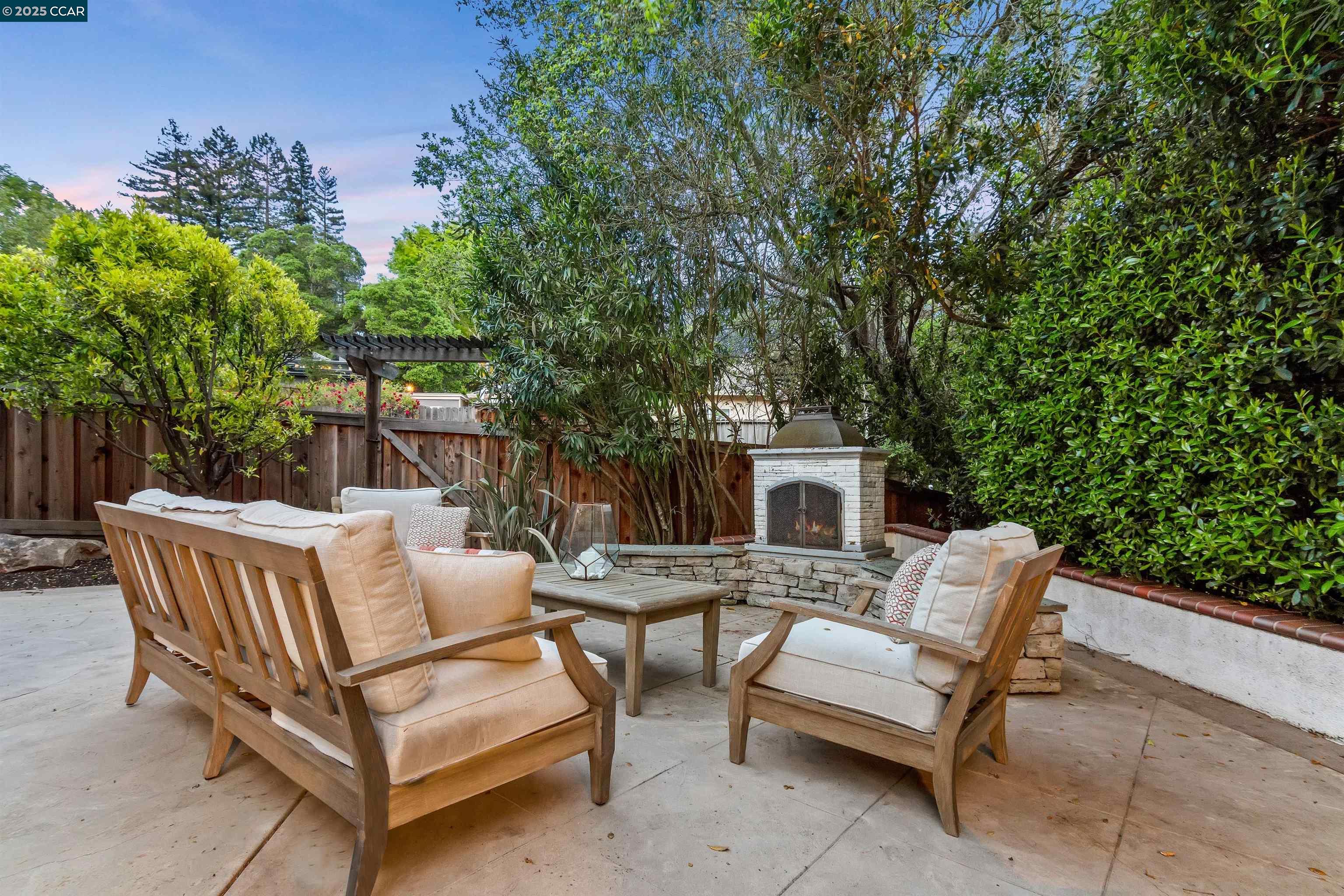 5 Pine Tree Ln