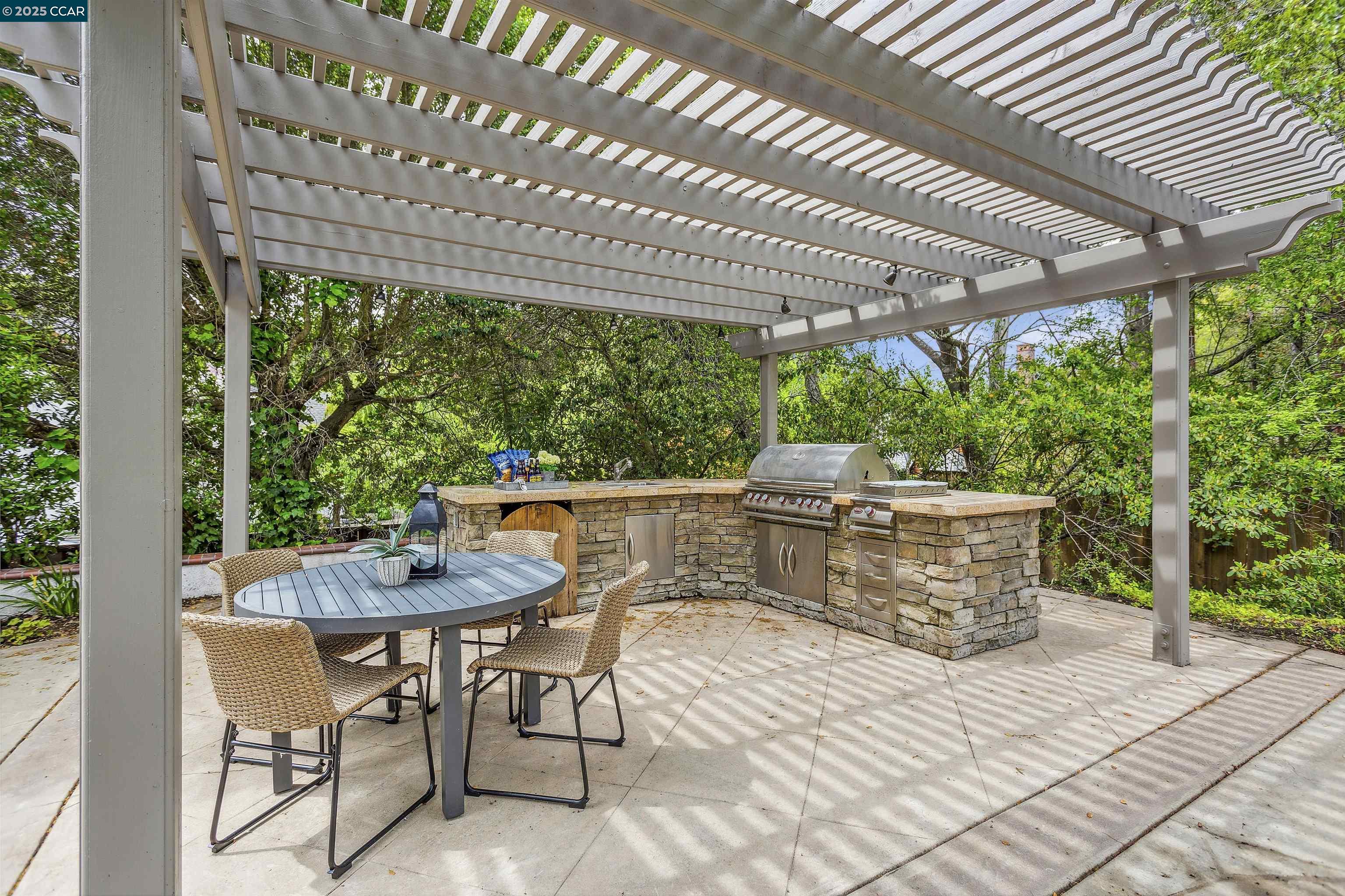 5 Pine Tree Ln