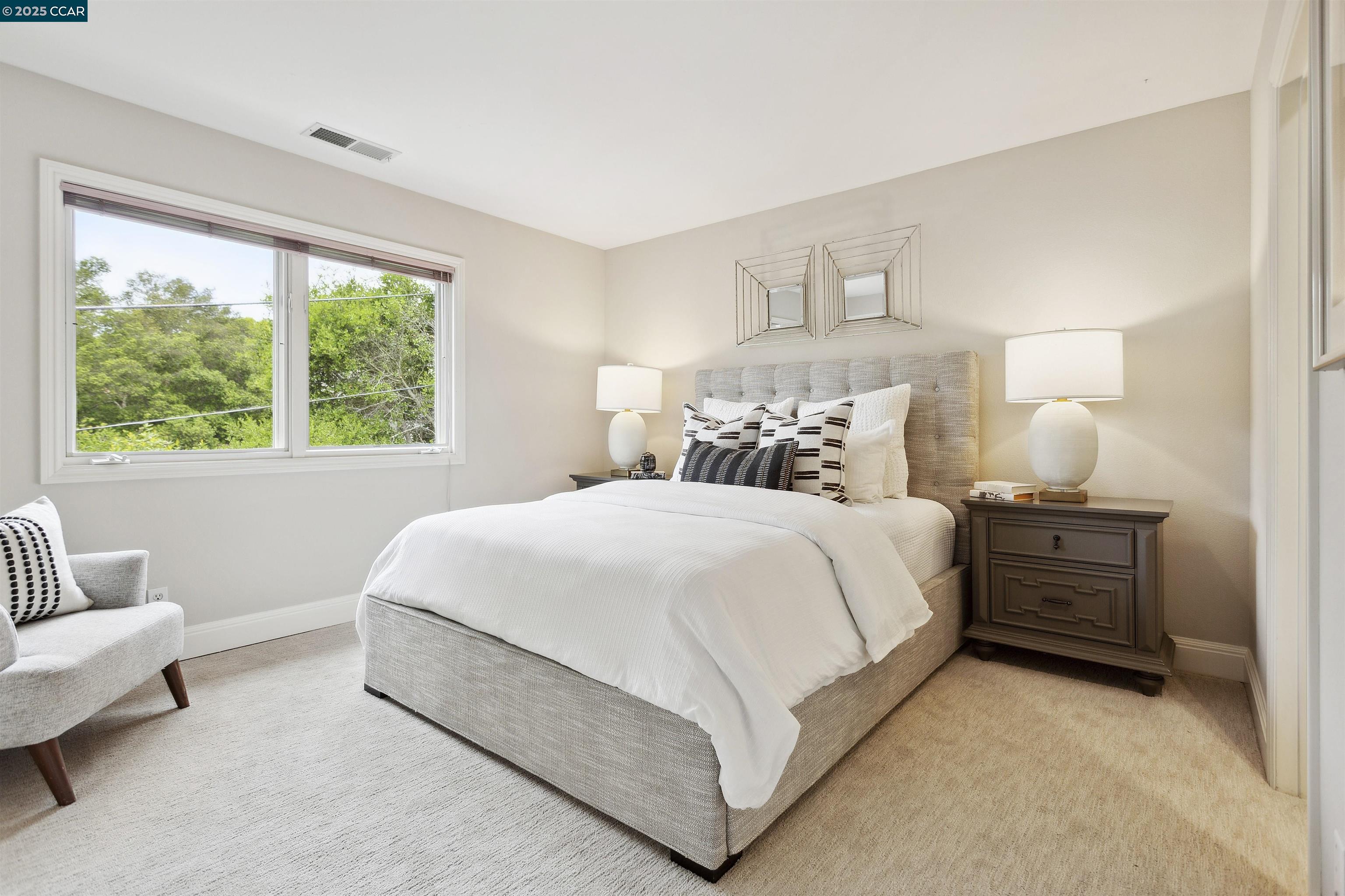 5 Pine Tree Ln