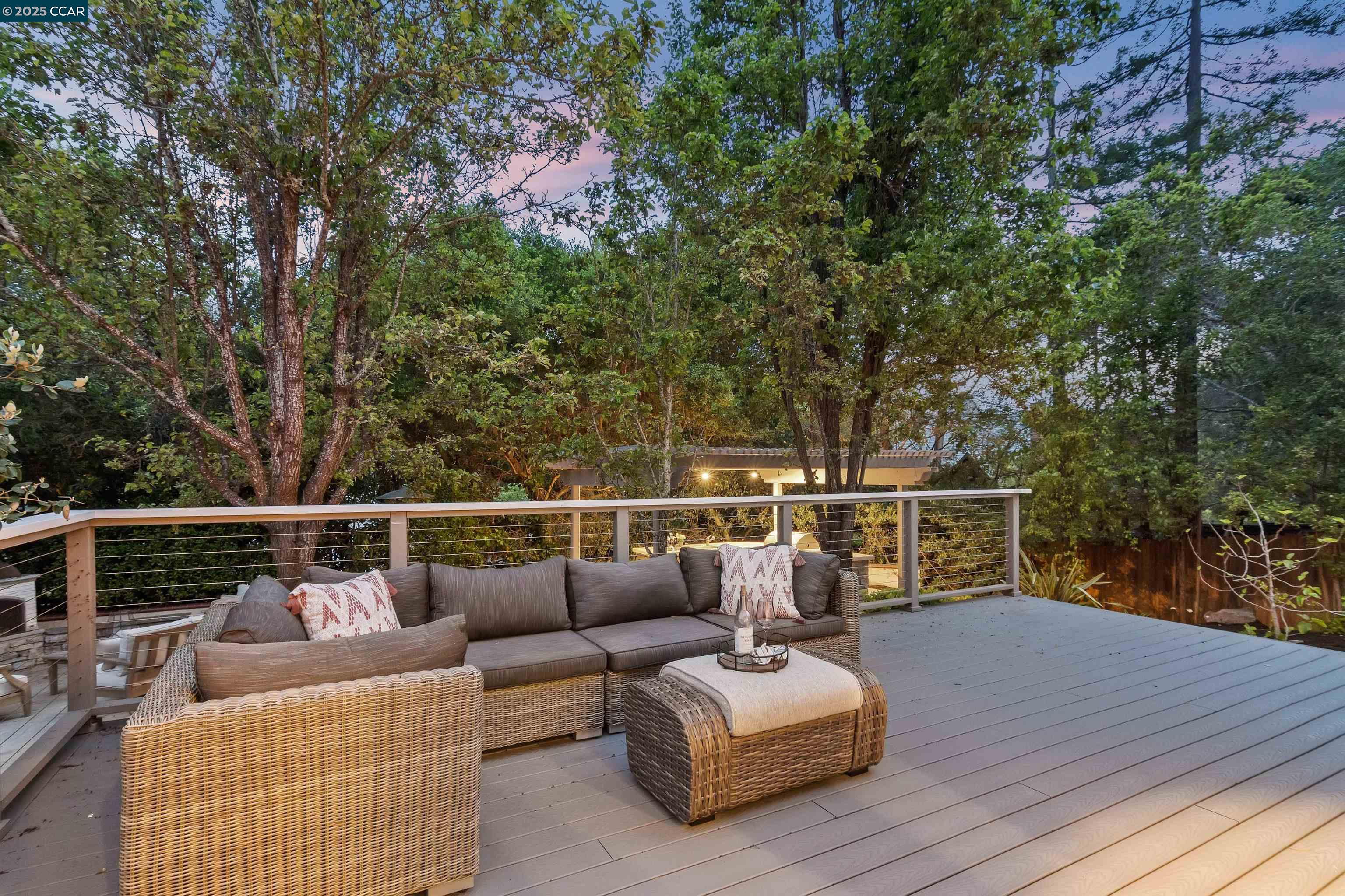 5 Pine Tree Ln