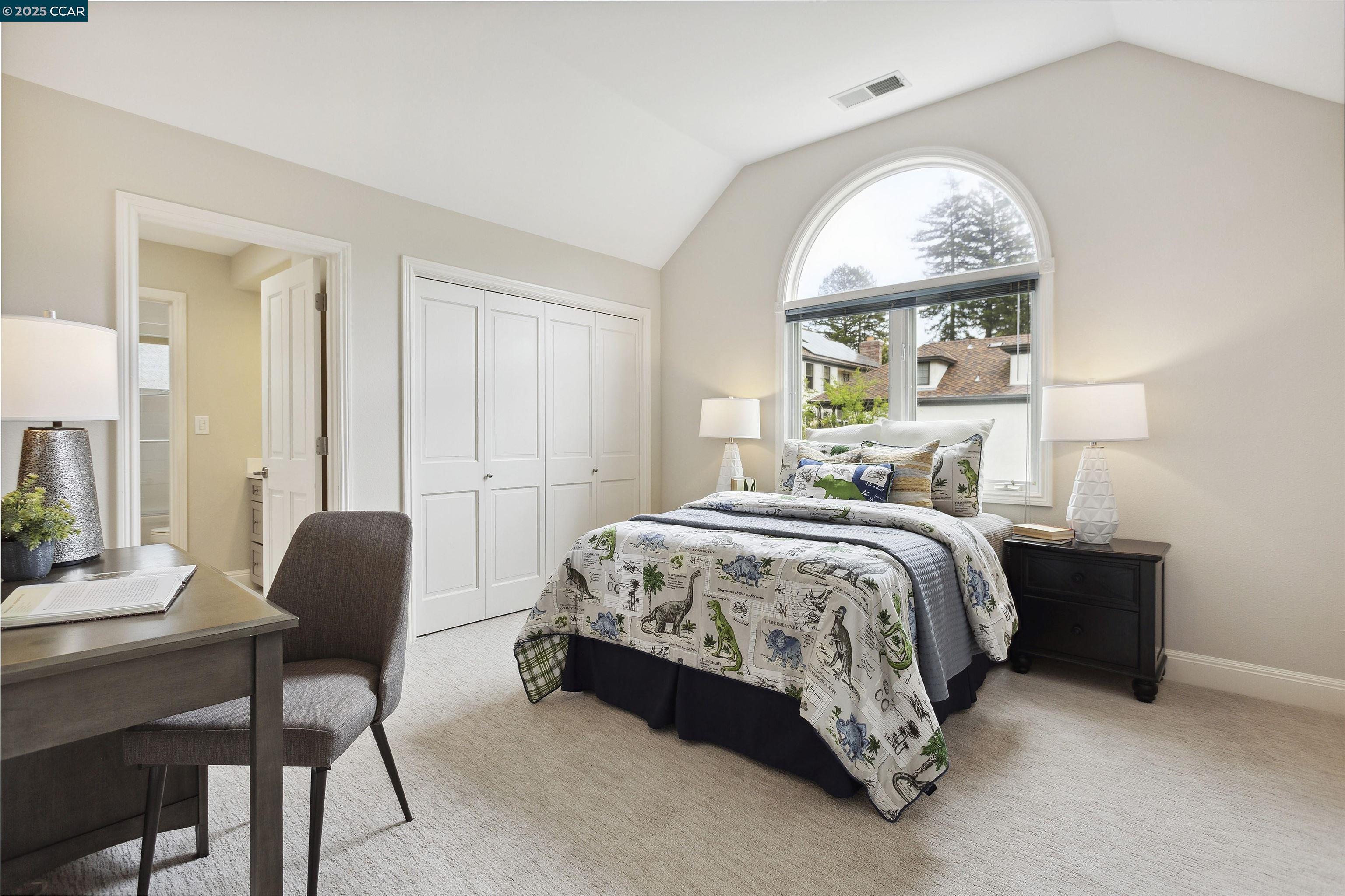 5 Pine Tree Ln