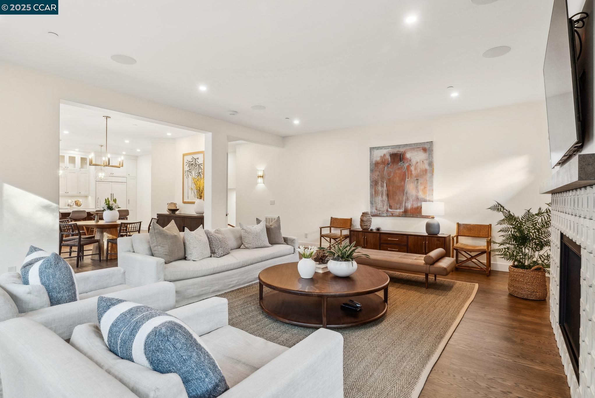 1121 RAHARA DRIVE