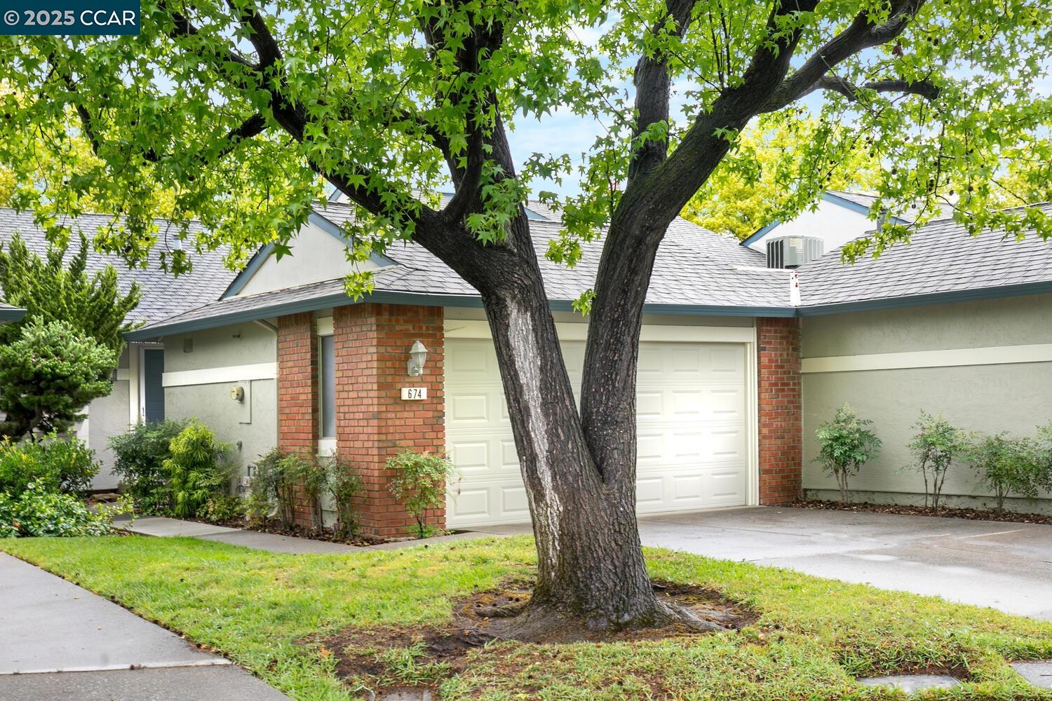 674 St Ives Ct