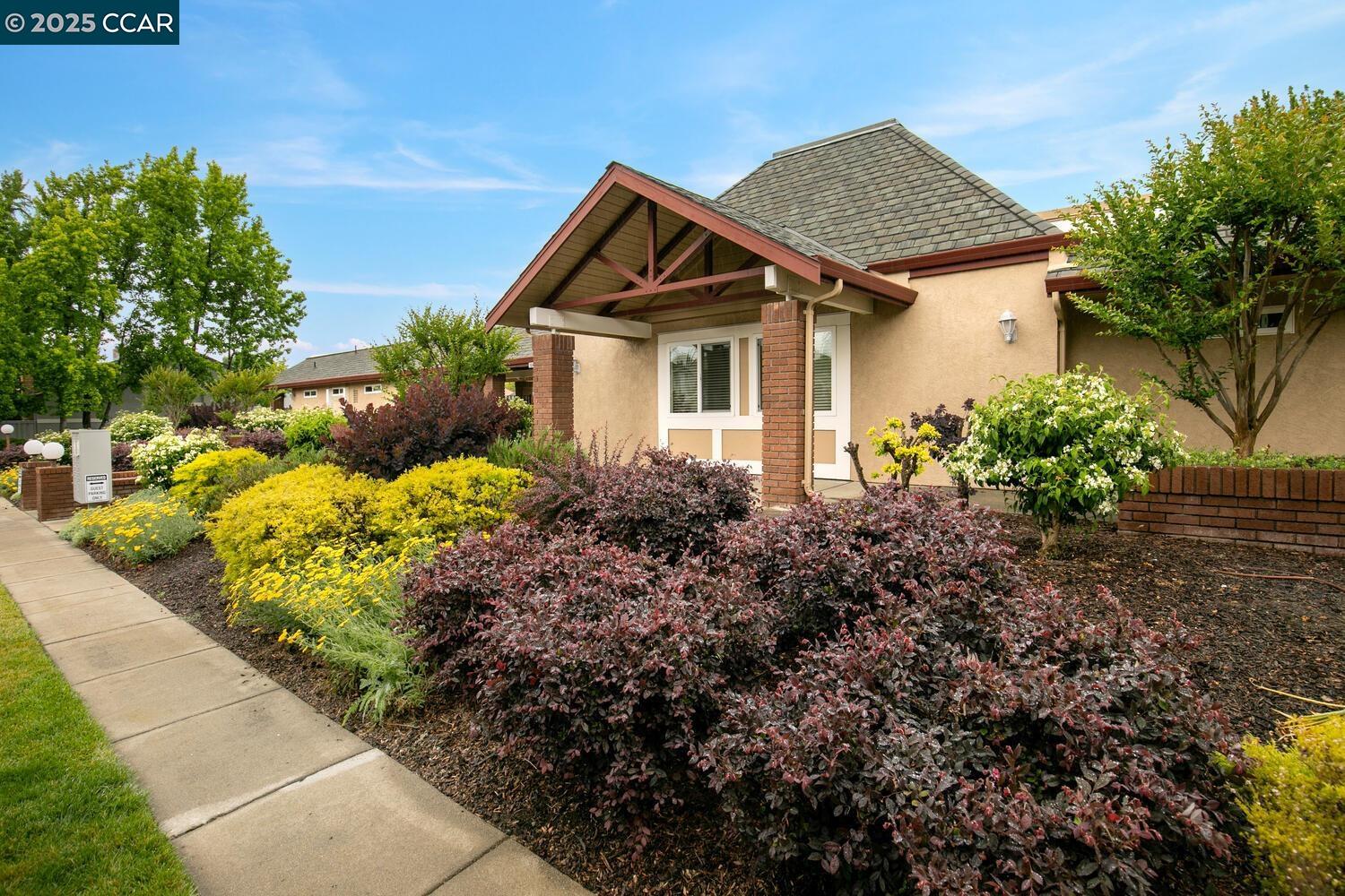 674 St Ives Ct