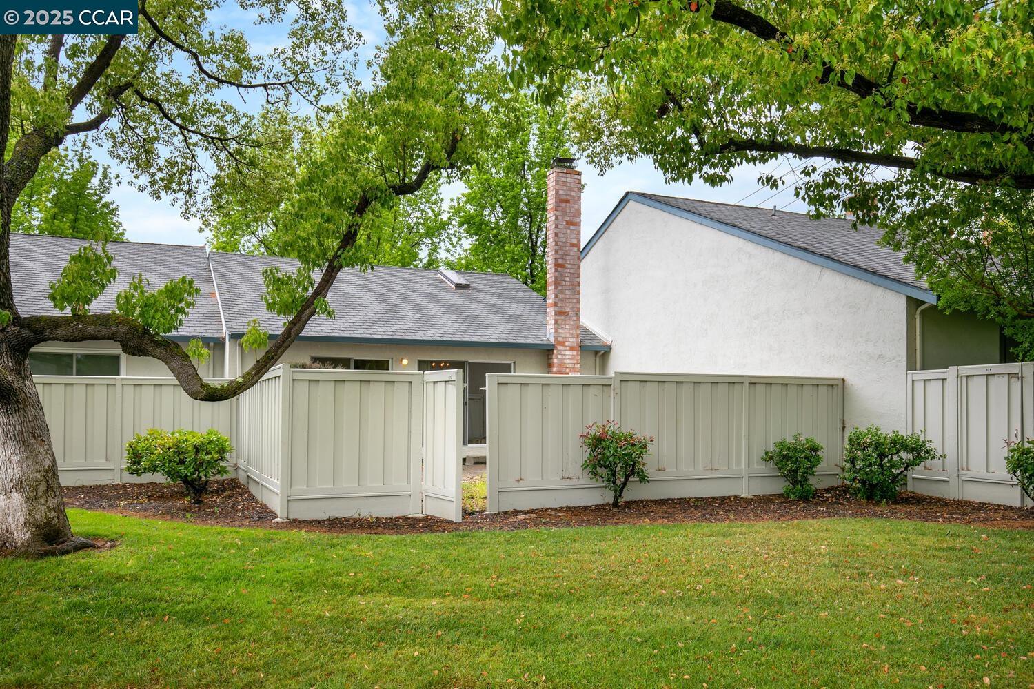 674 St Ives Ct