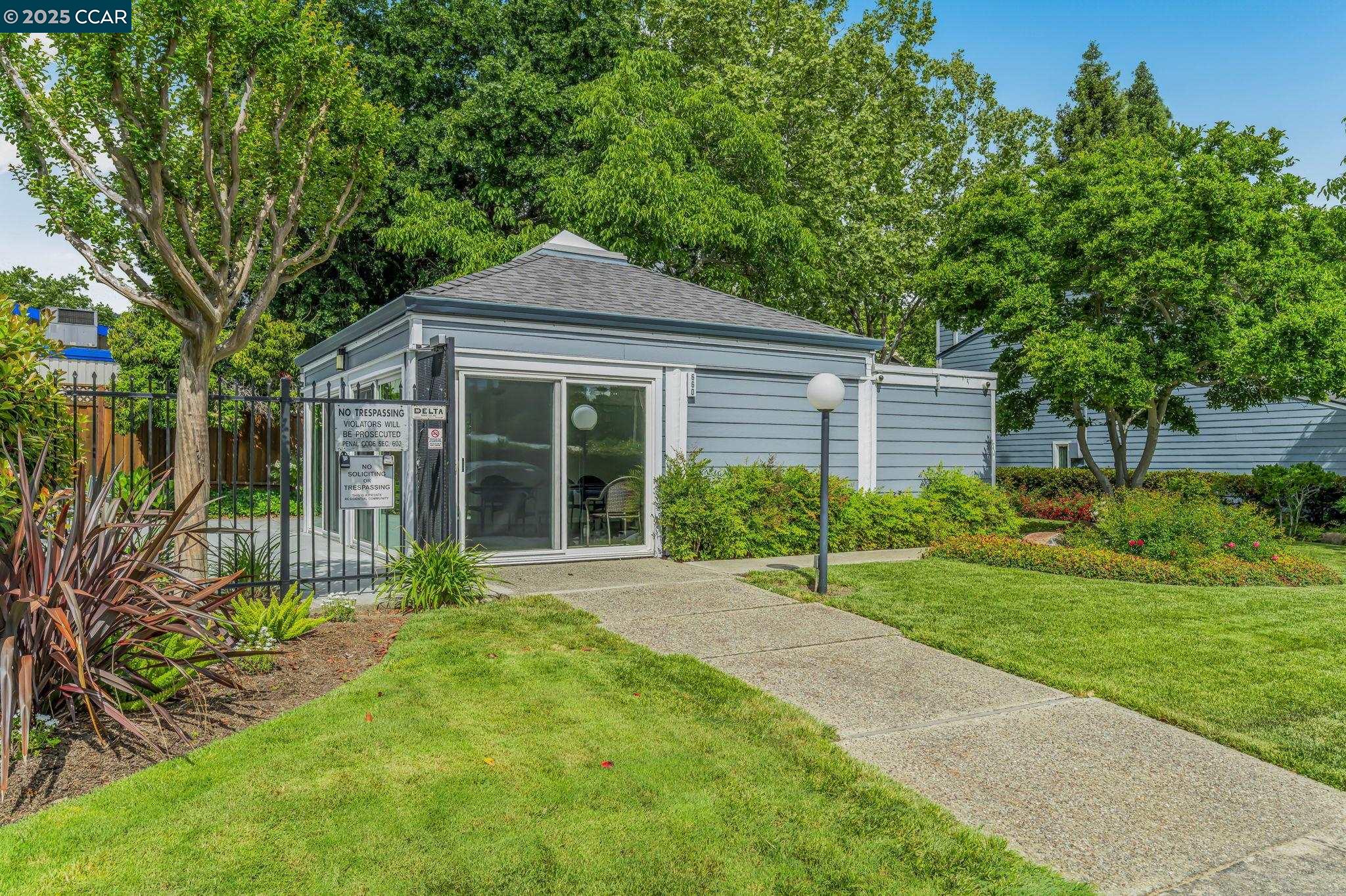 242 Ashley Cir