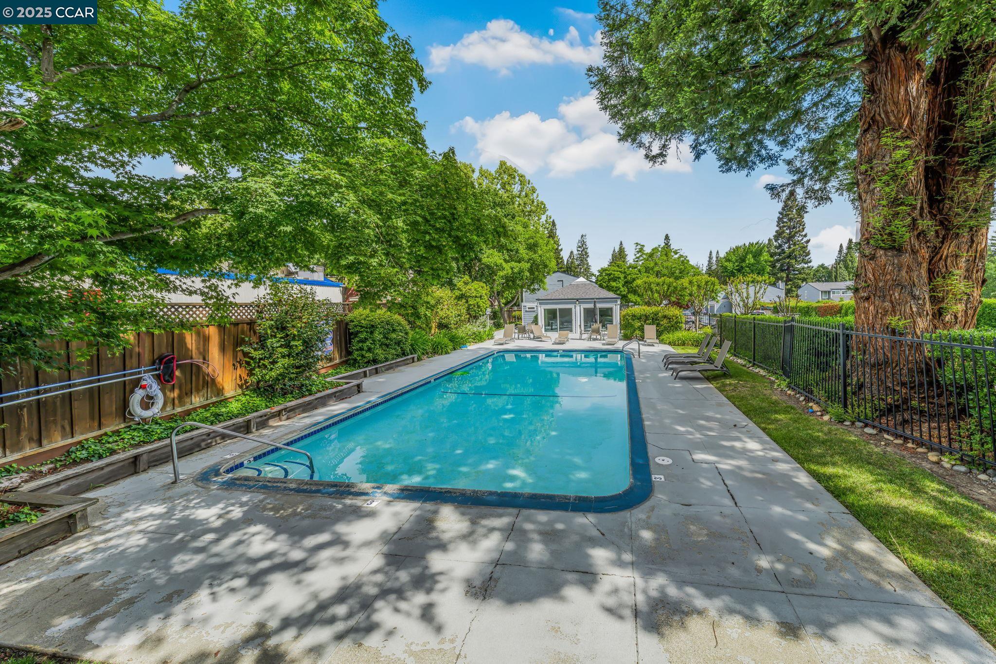242 Ashley Cir