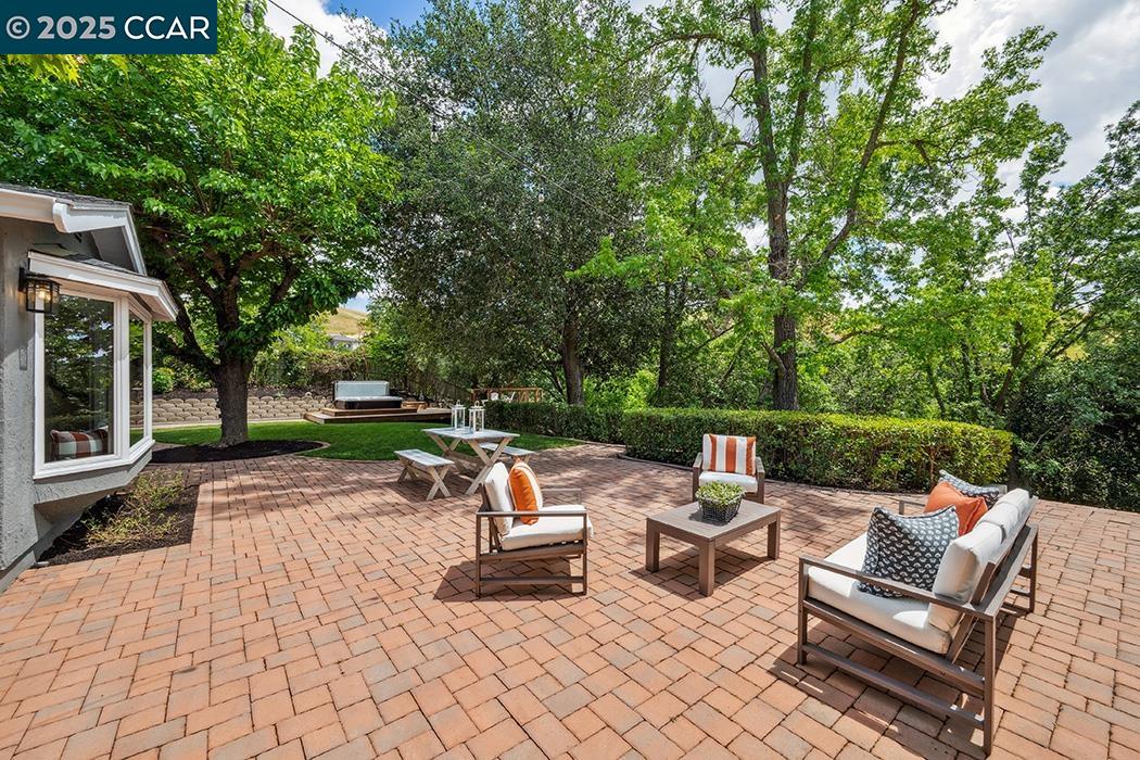 3159 Lucas Dr