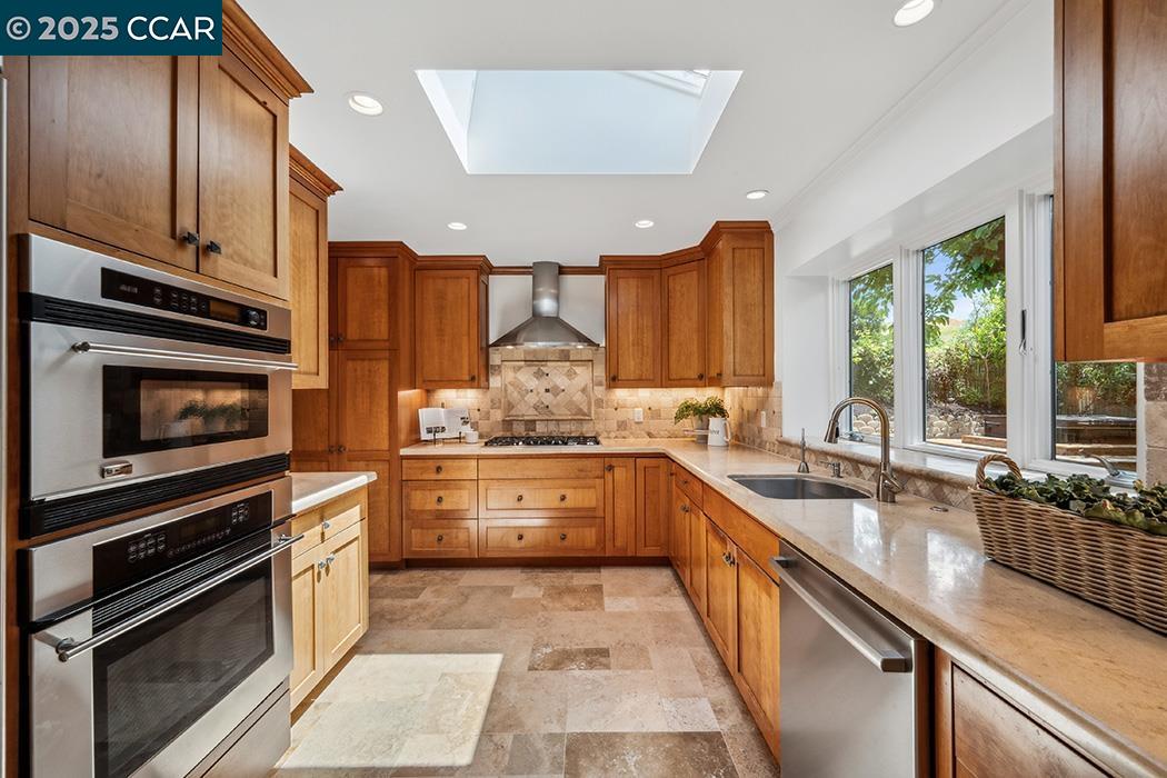3159 Lucas Dr