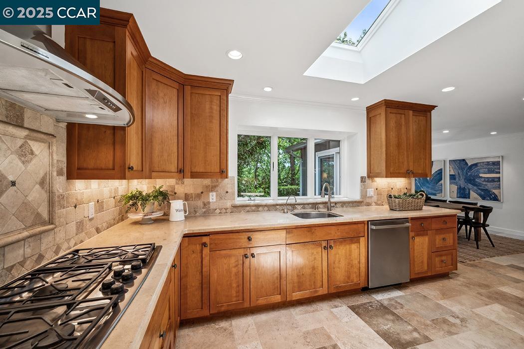 3159 Lucas Dr