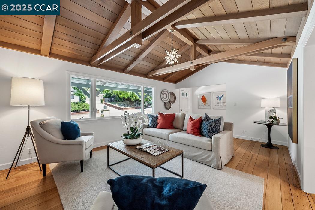 3159 Lucas Dr
