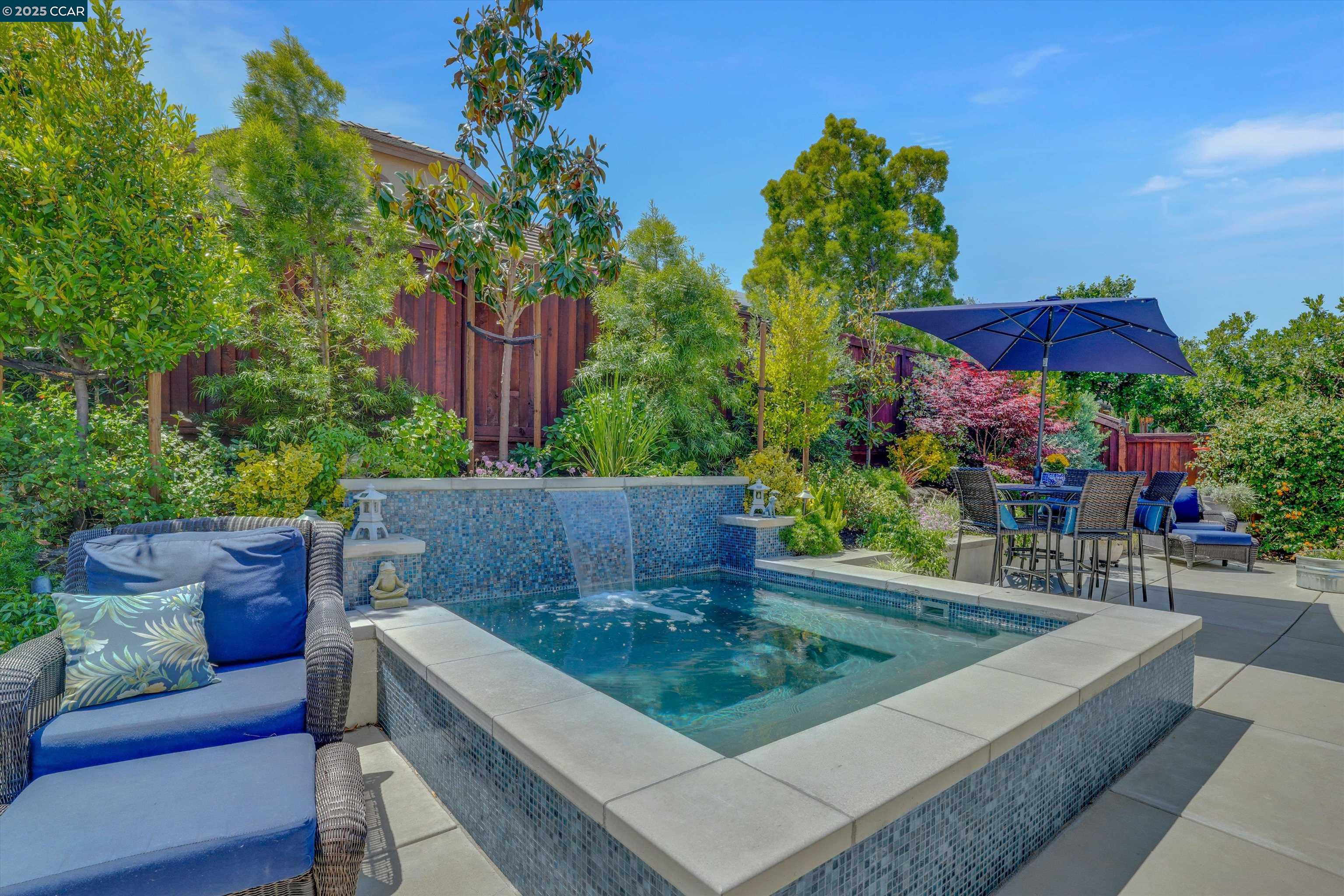 1532 Symphony Cir