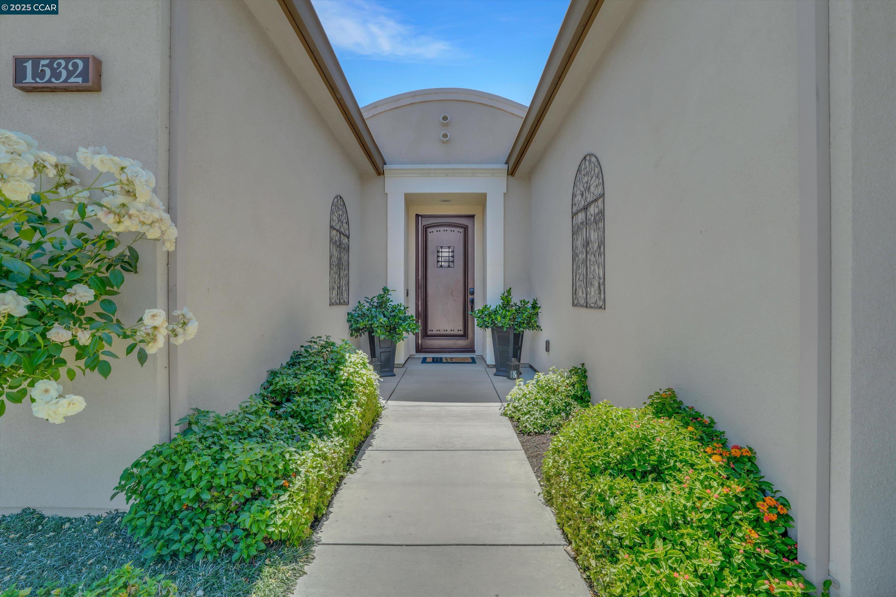 1532 Symphony Cir
