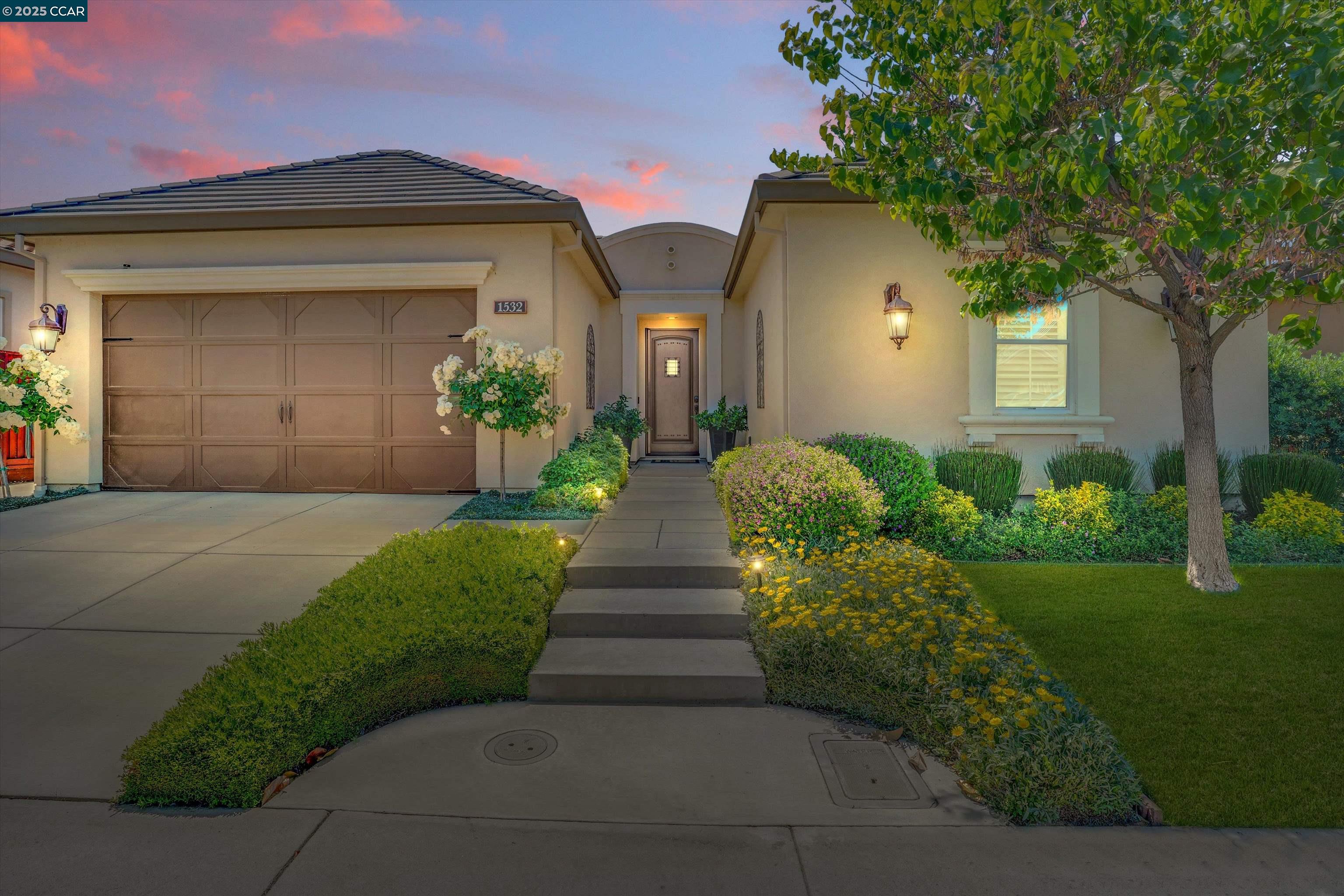 1532 Symphony Cir