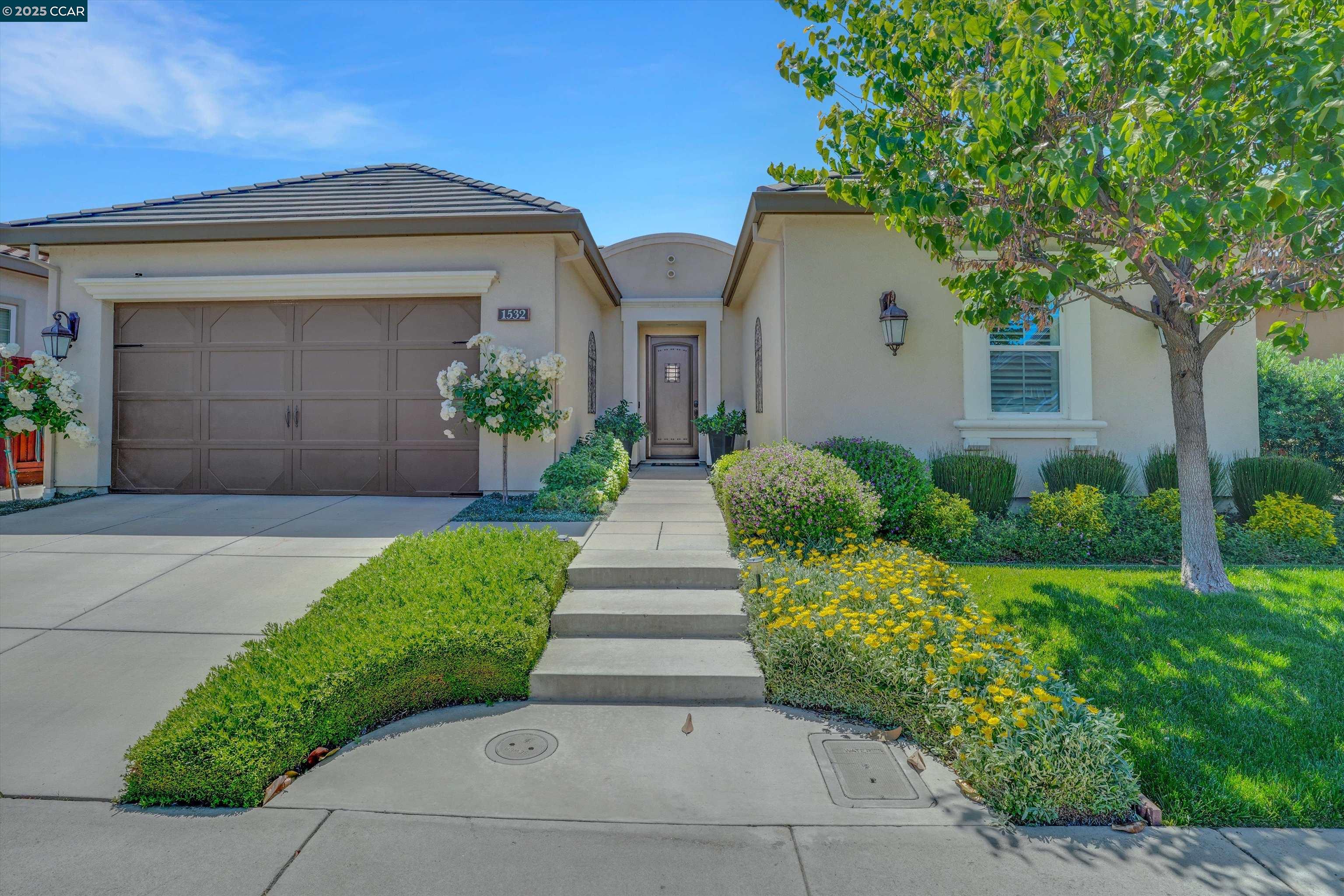 1532 Symphony Cir