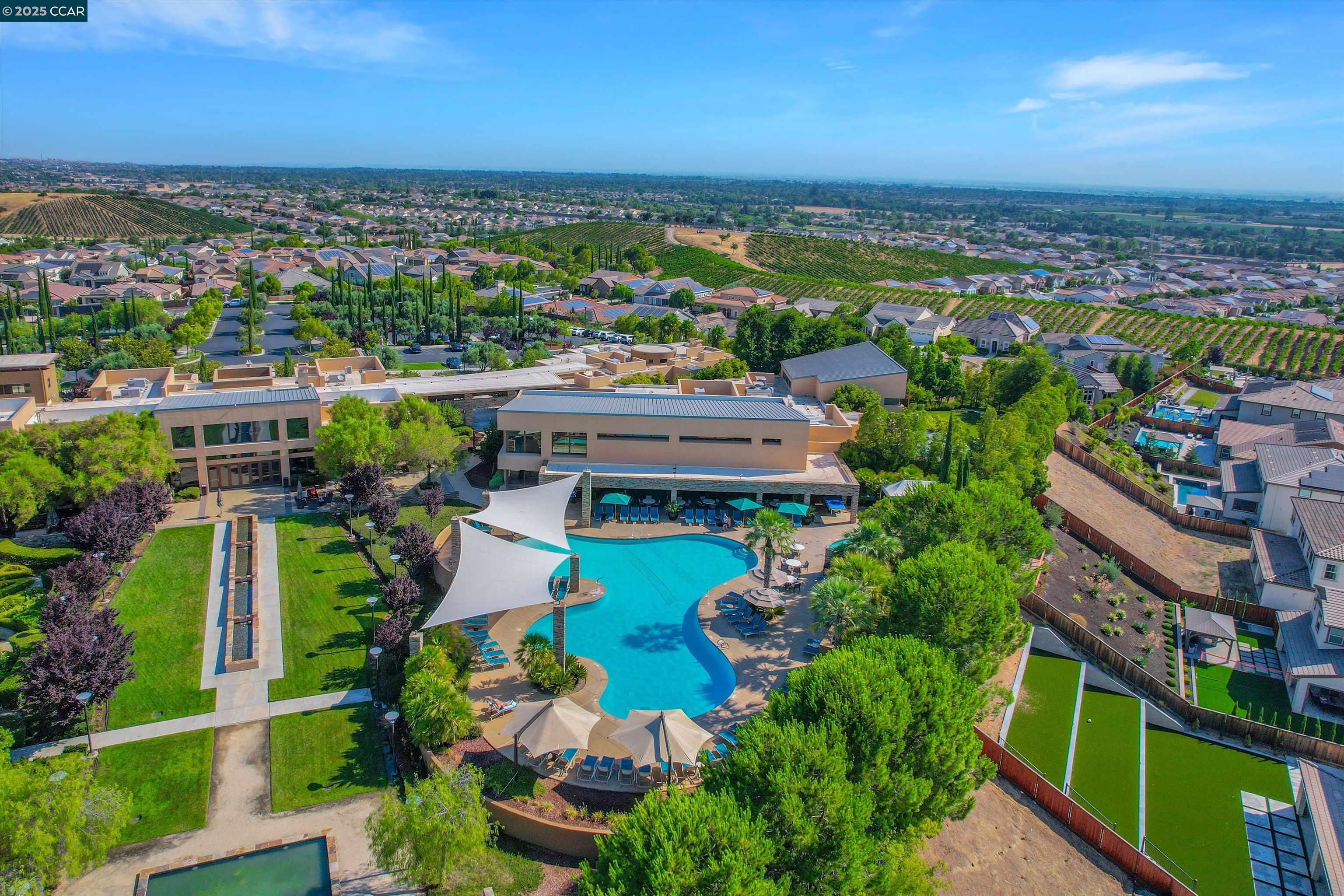 1532 Symphony Cir