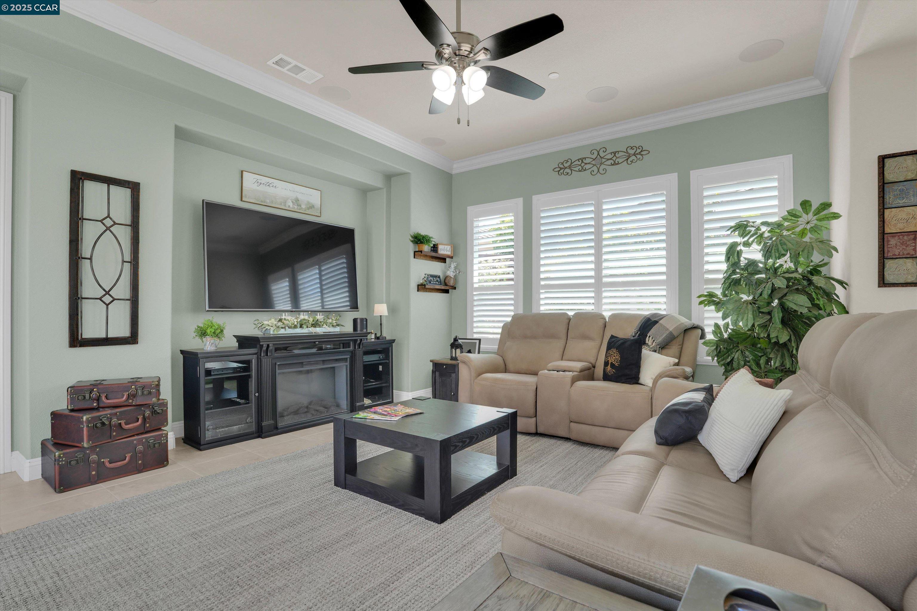 1532 Symphony Cir